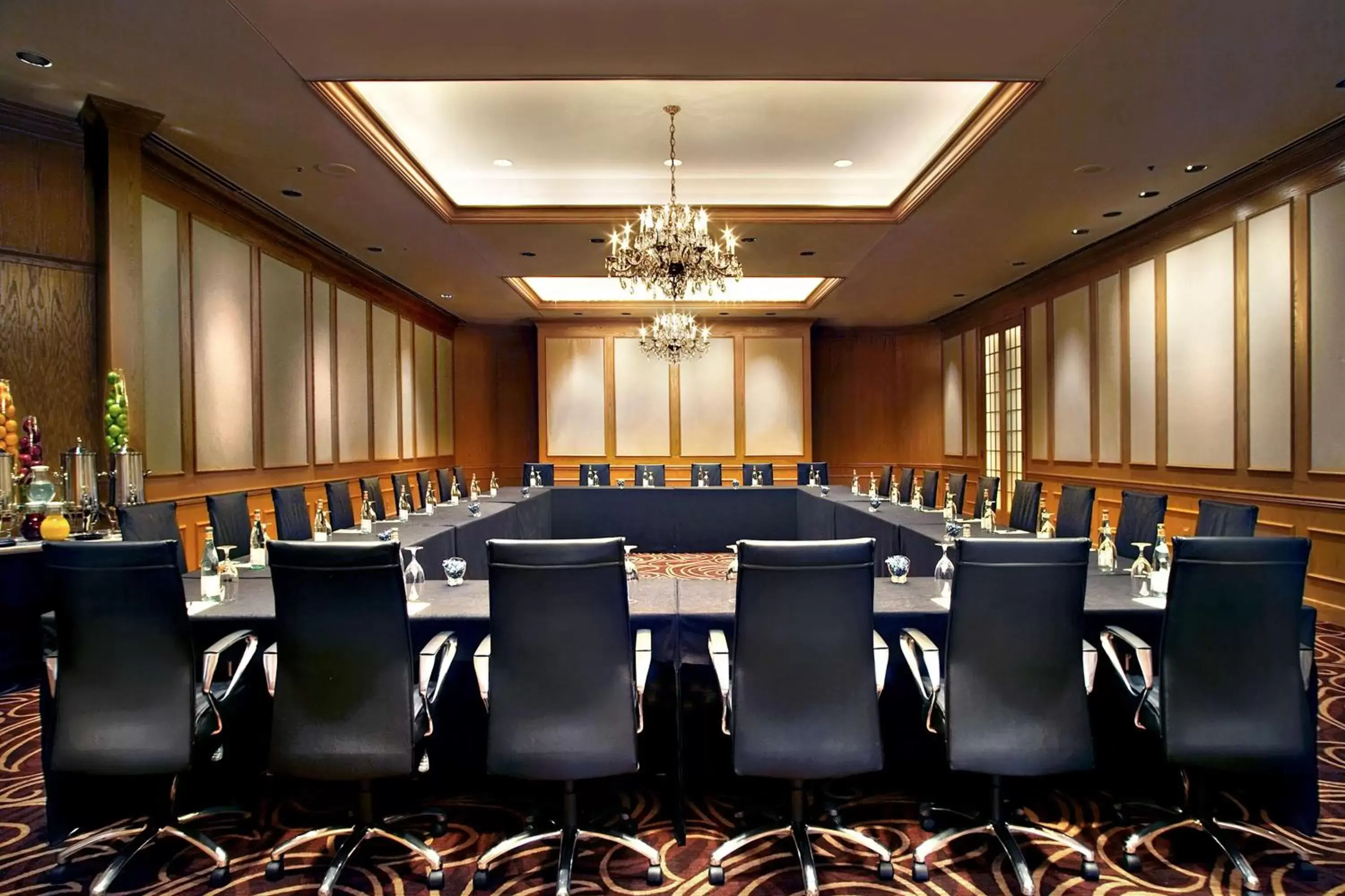 Meeting/conference room in Hilton Rosemont Chicago O'Hare