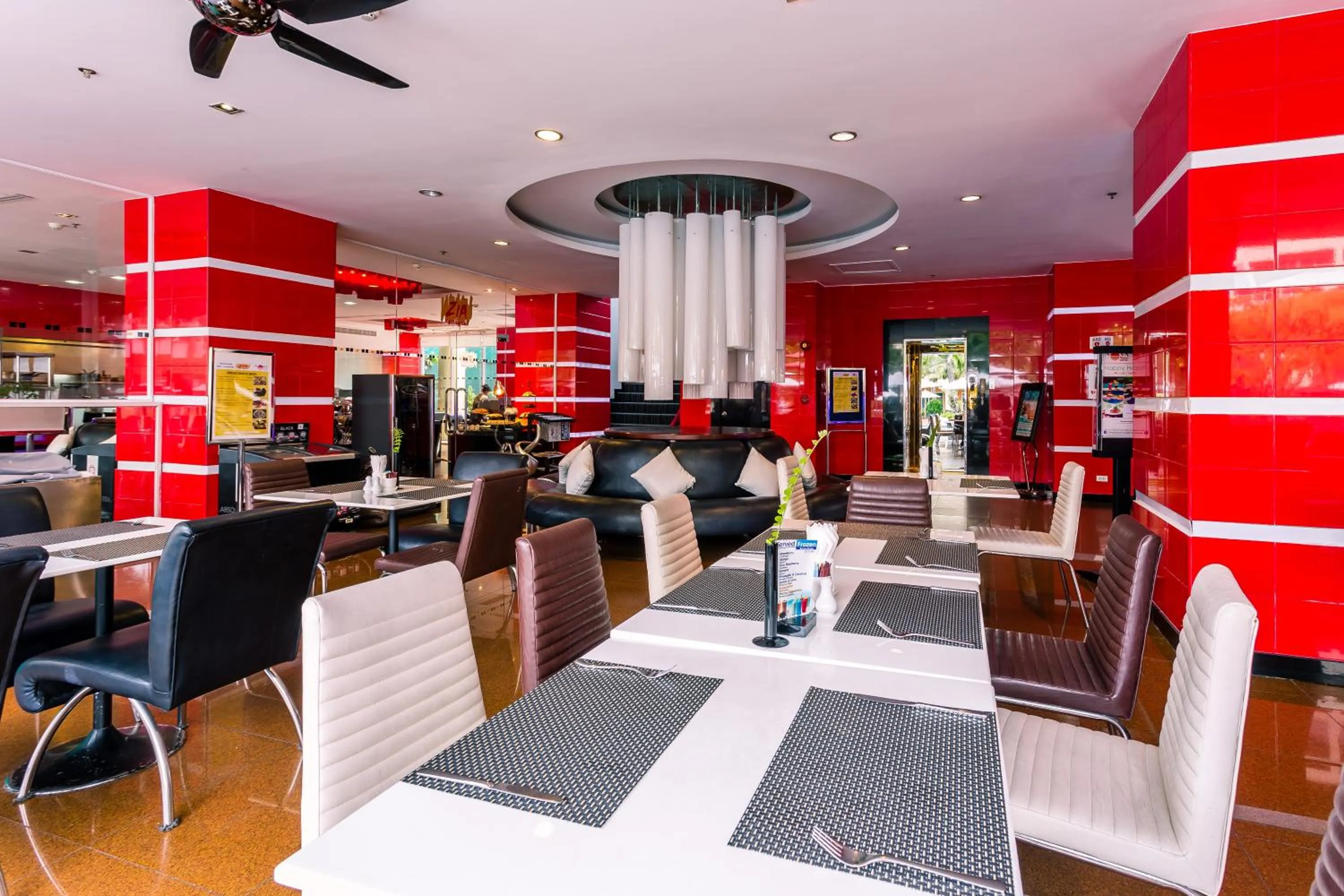 Restaurant/places to eat in Nova Platinum Hotel