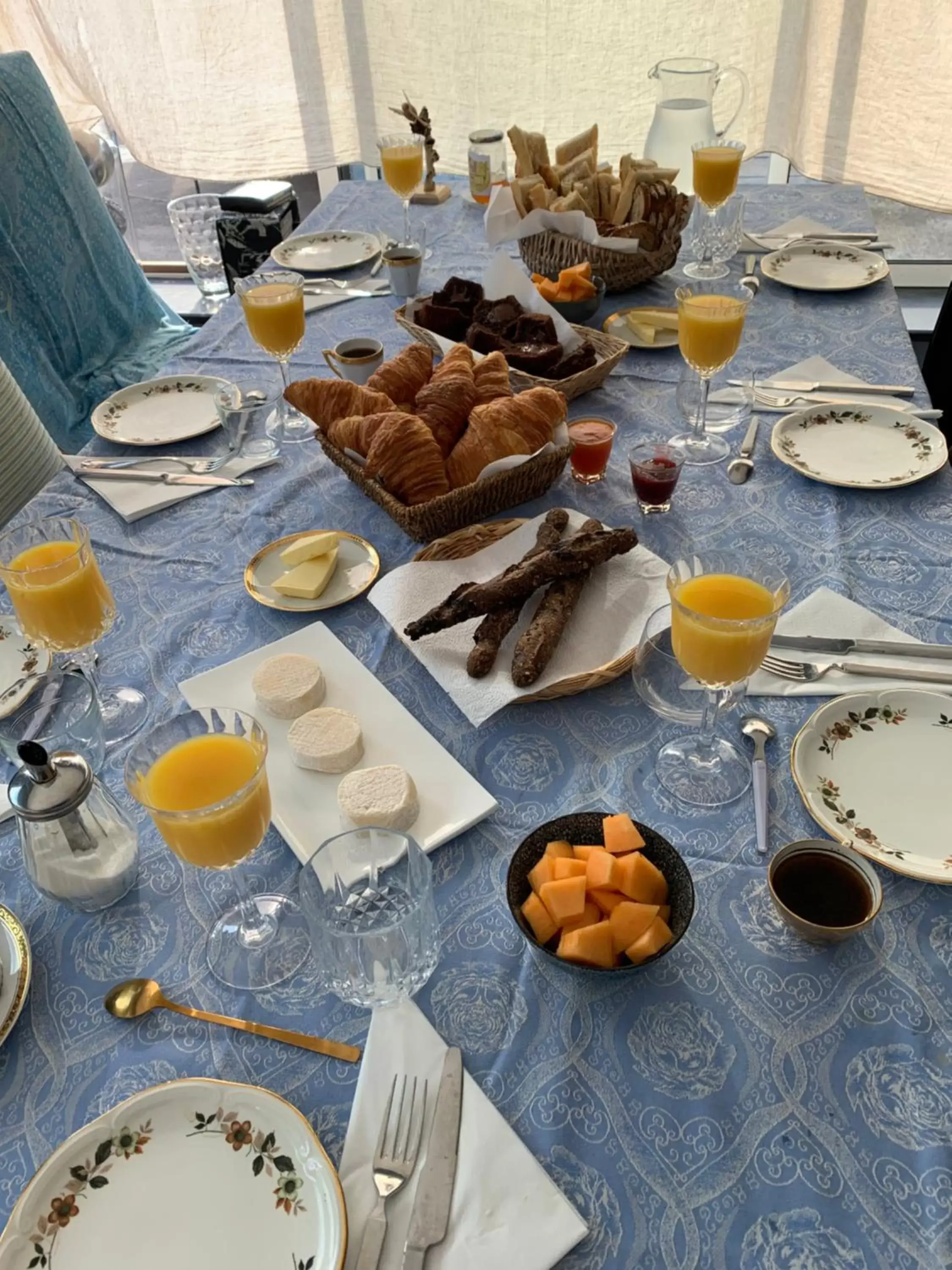 Breakfast in Le Jardin de LaCoste