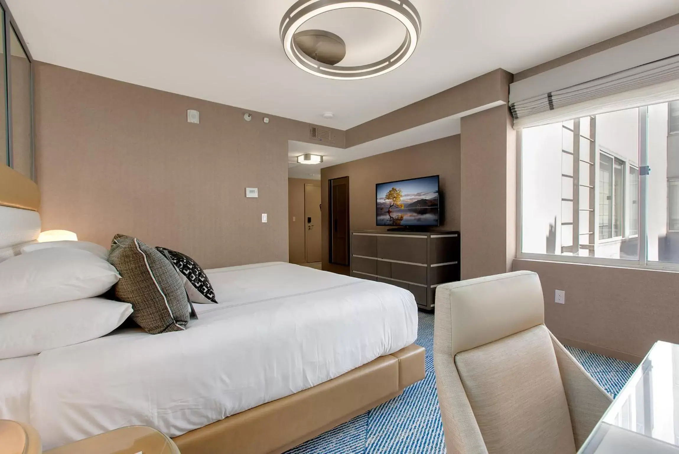 Deluxe Queen Accessible in Hotel Zoe Fisherman's Wharf