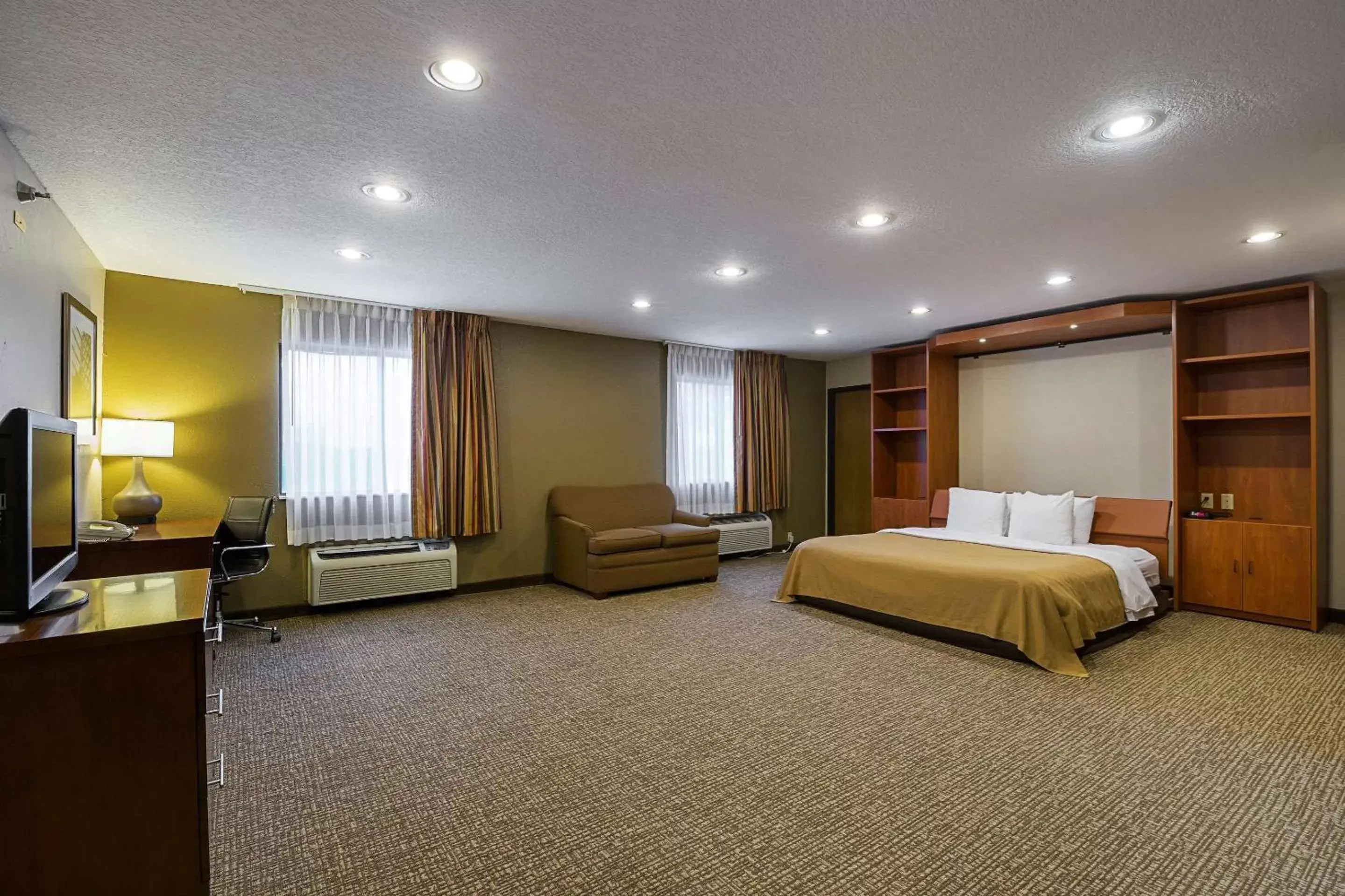 Photo of the whole room in Quality Inn Waverly
