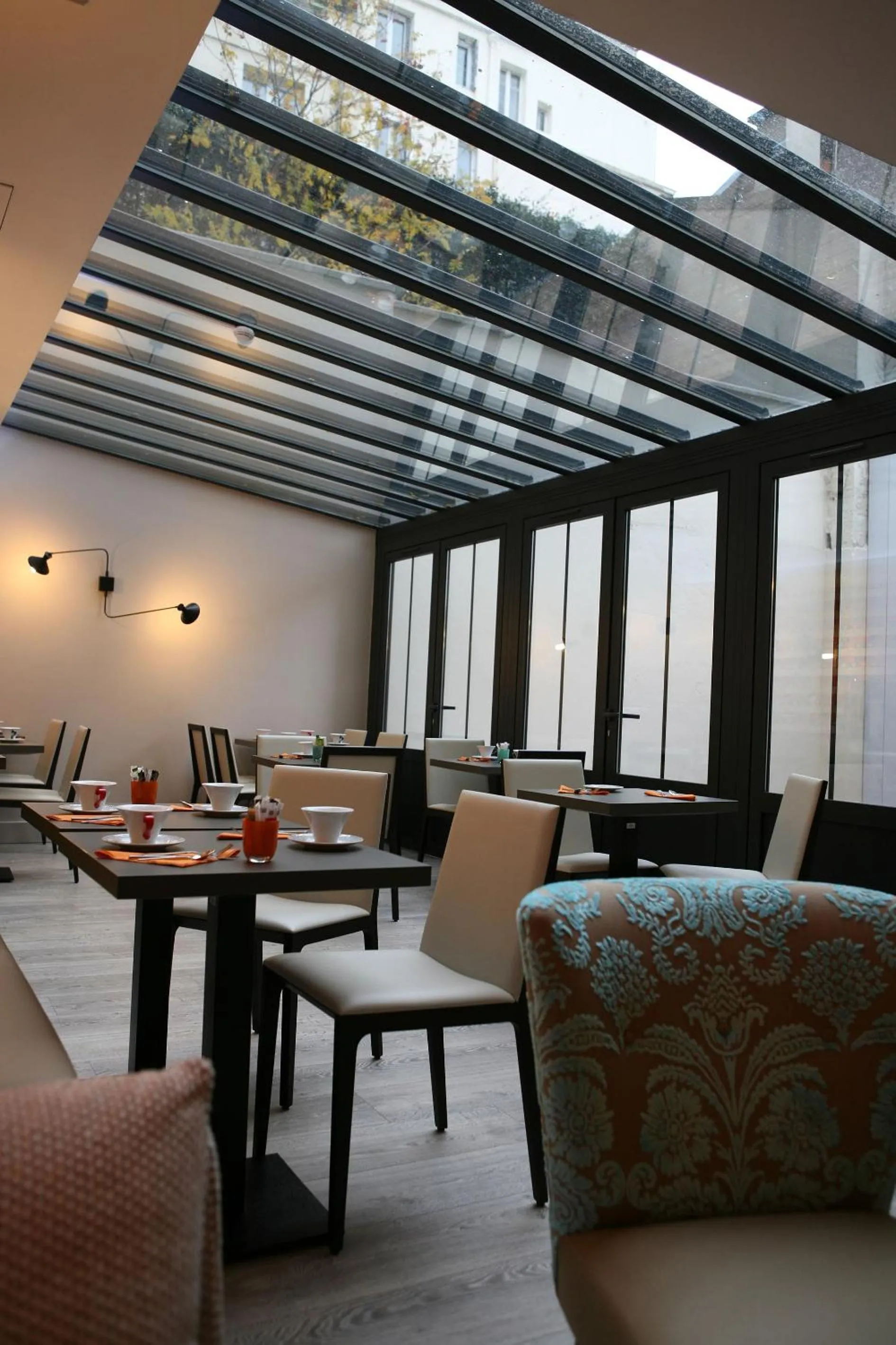 Restaurant/places to eat in Hôtel Vic Eiffel