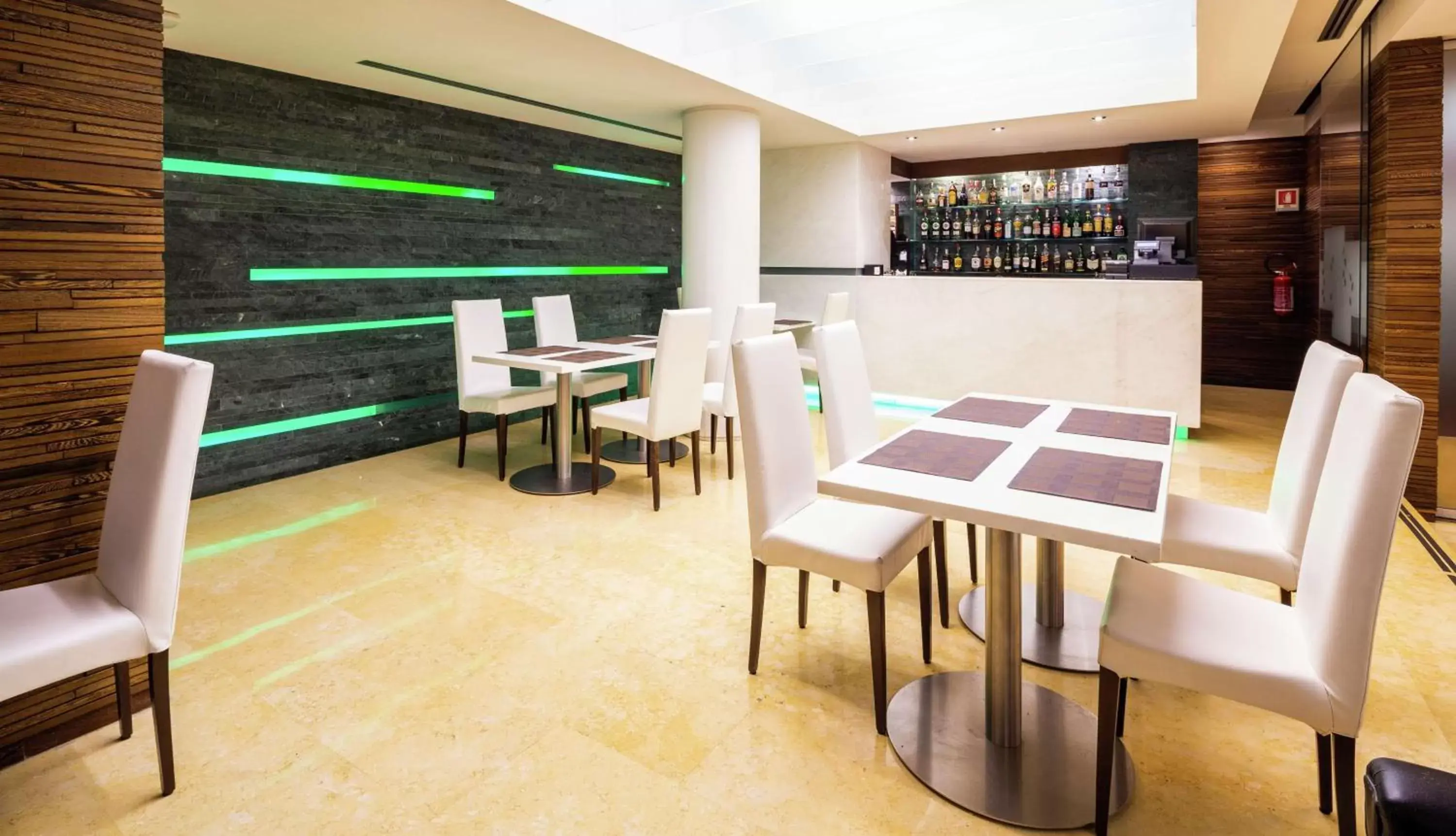Lobby or reception, Restaurant/Places to Eat in Hilton Garden Inn Rome Claridge