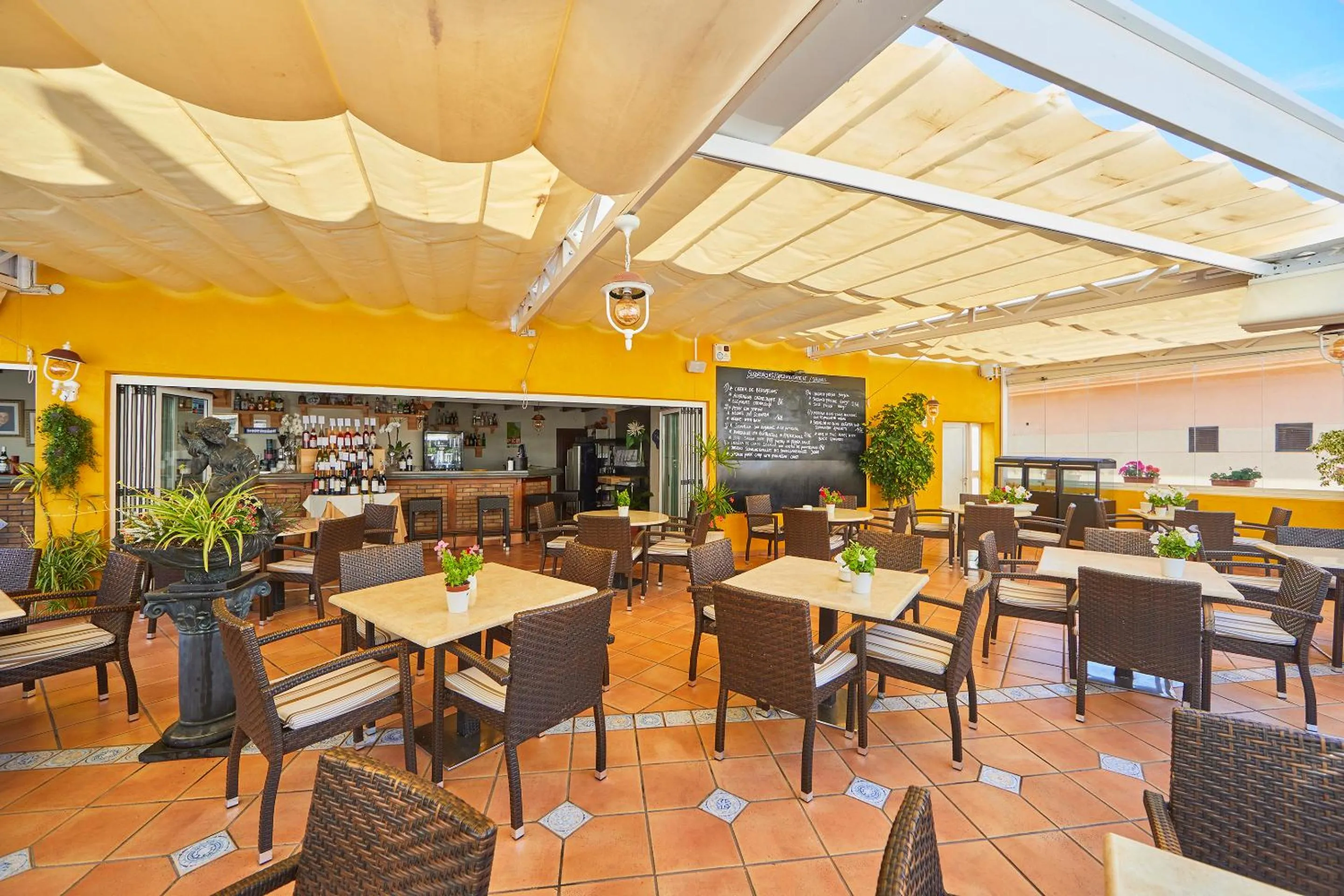 Restaurant/places to eat in Hotel Cupidor
