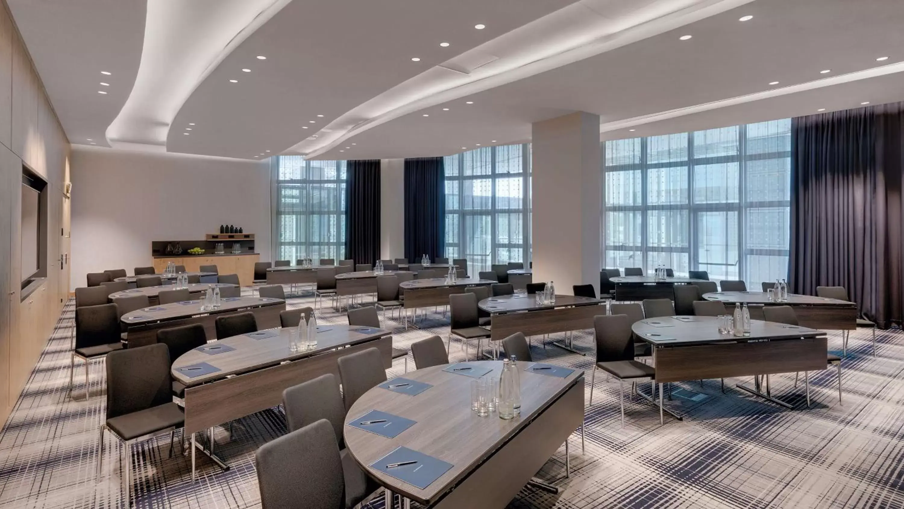 Meeting/conference room, Restaurant/Places to Eat in Hilton Munich Airport