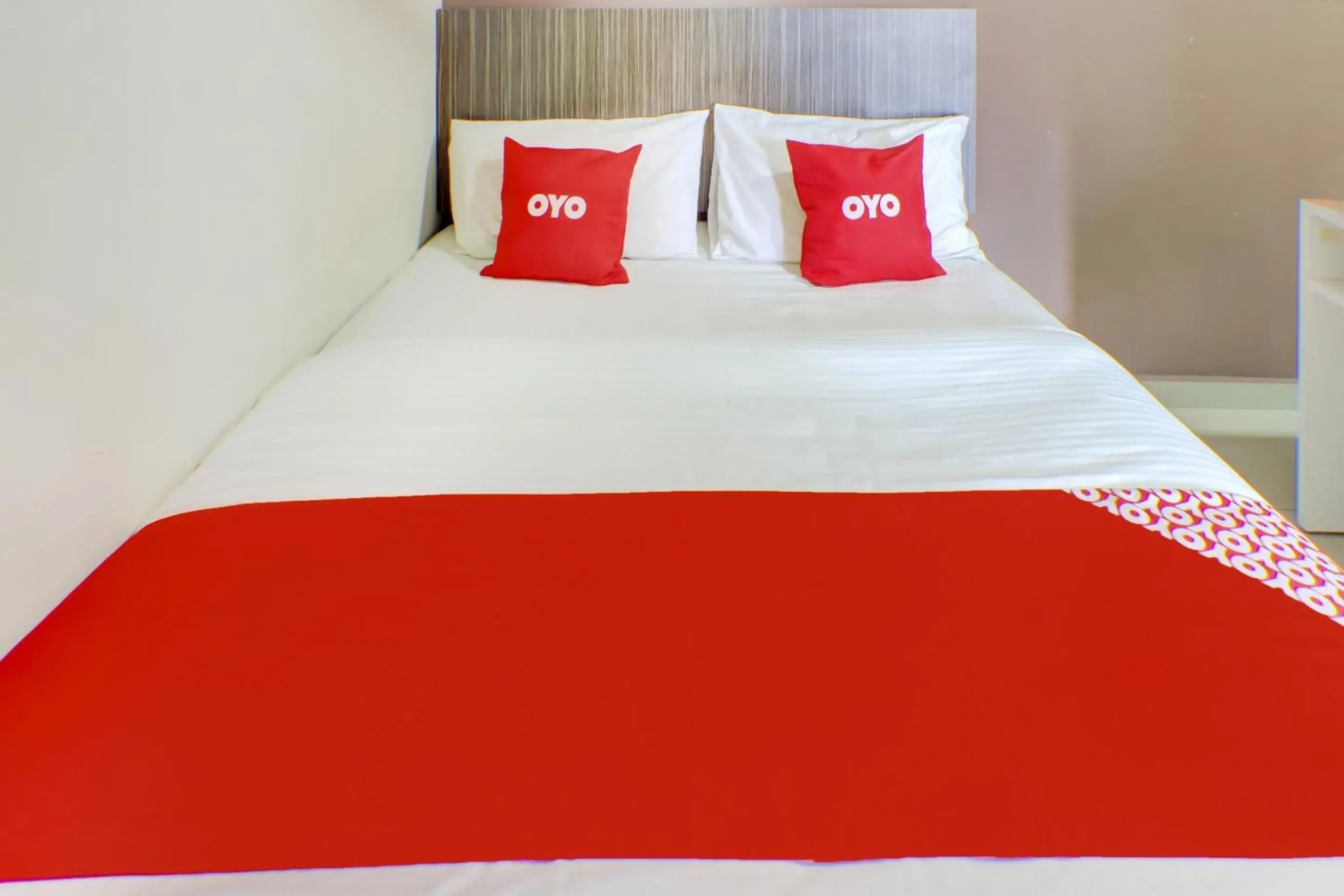 Bed in OYO 89985 Js Hotel