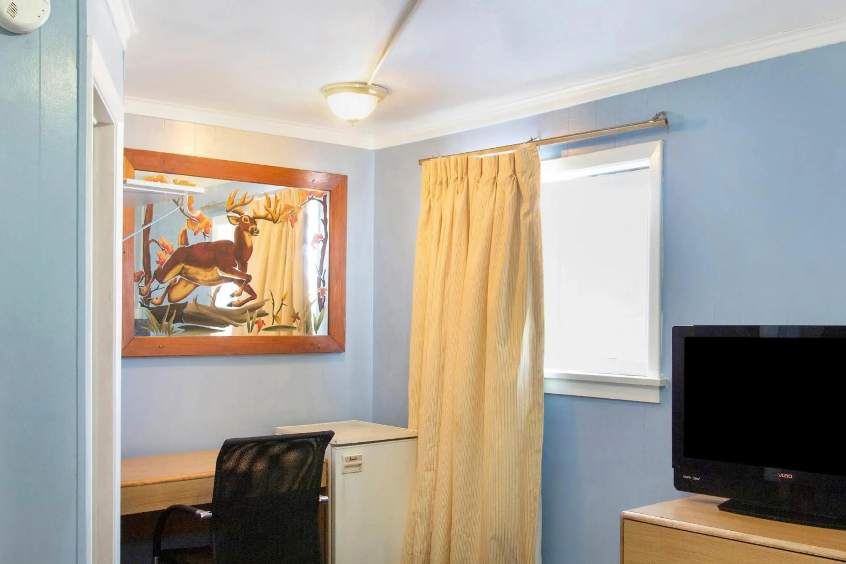 Coffee/tea facilities, TV/Entertainment Center in OYO Hotel Wilkes-Barre East