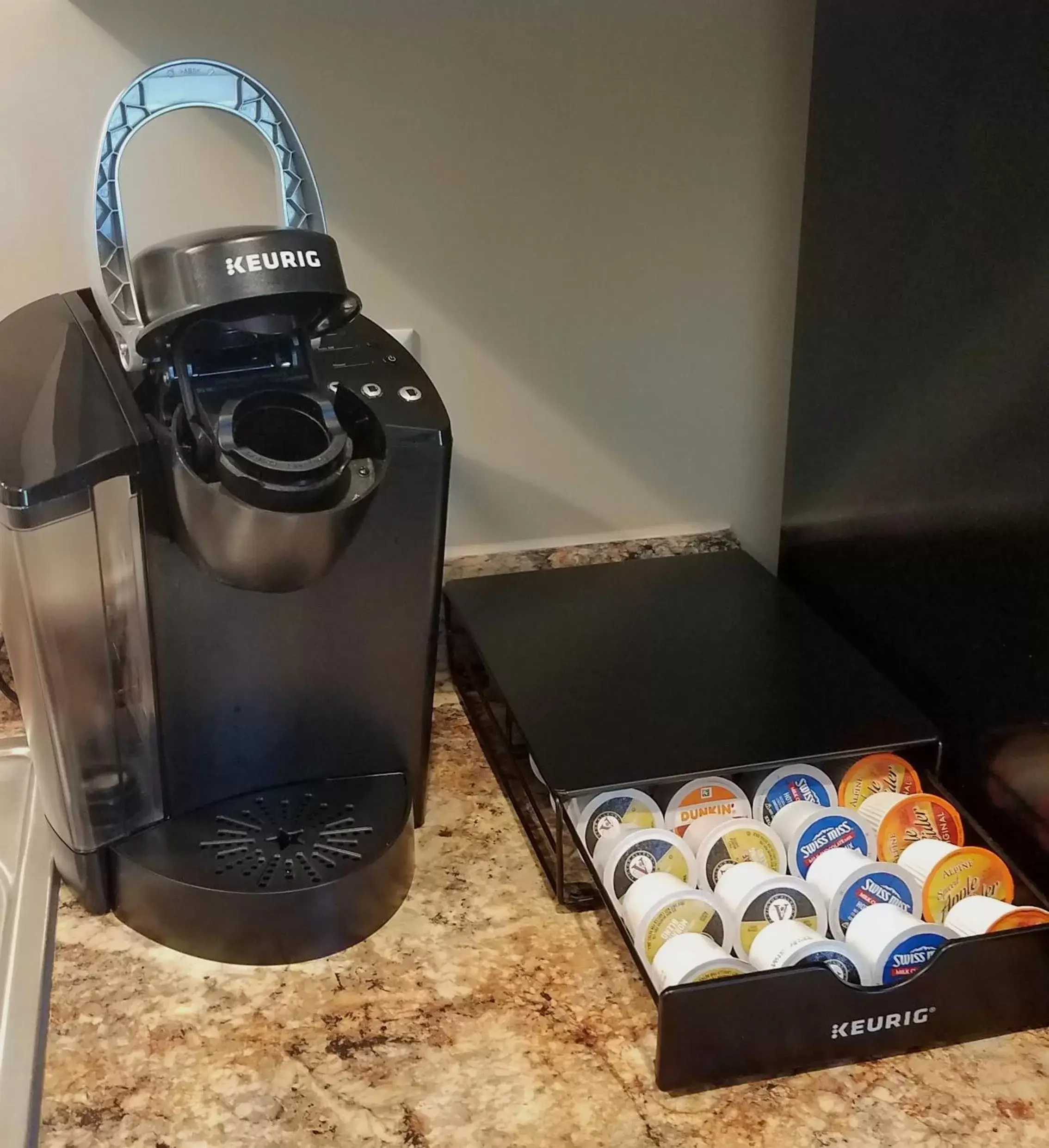 Coffee/tea facilities in HA Whitney Inn