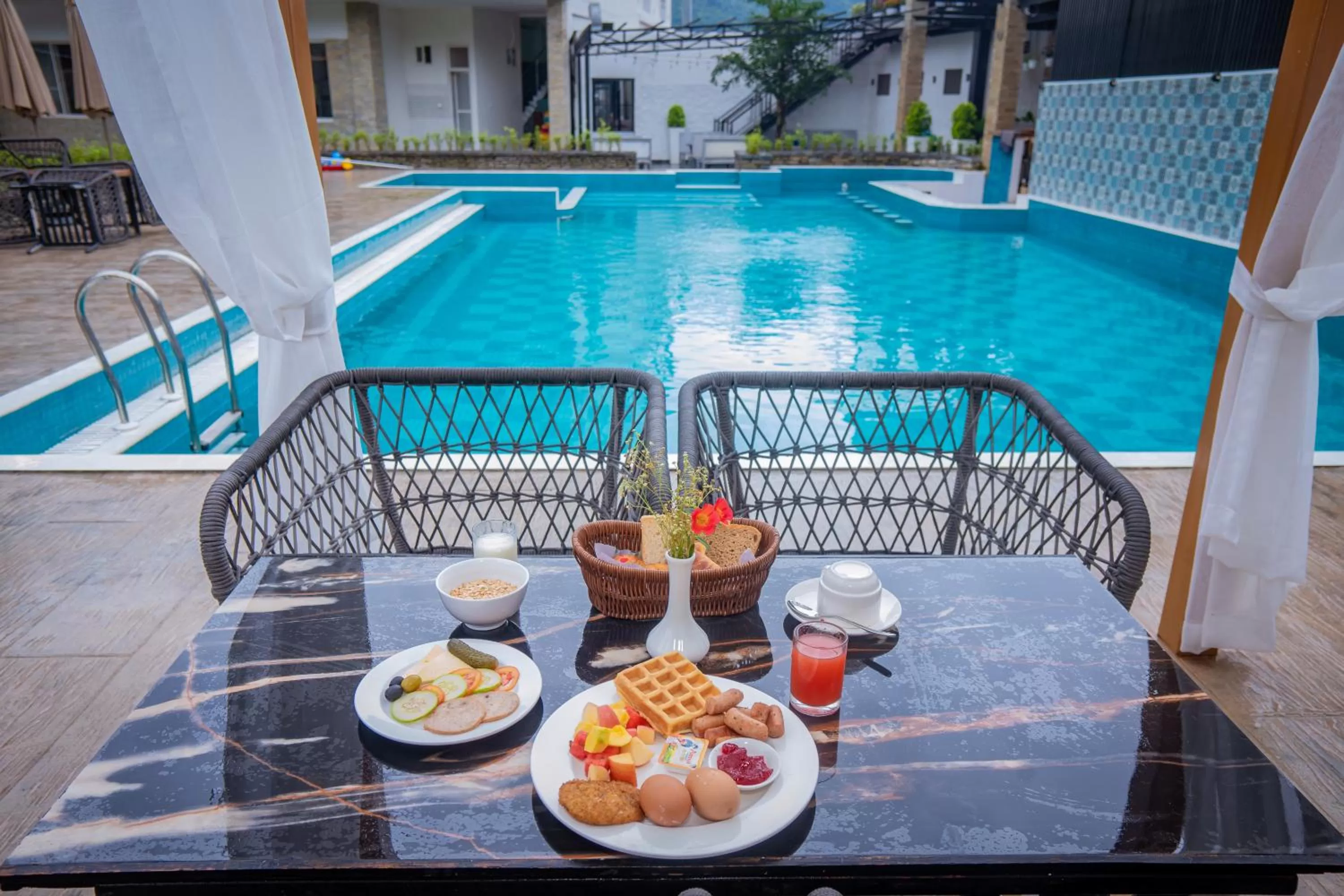 Breakfast in Majestic Lake Front Hotel & Suites