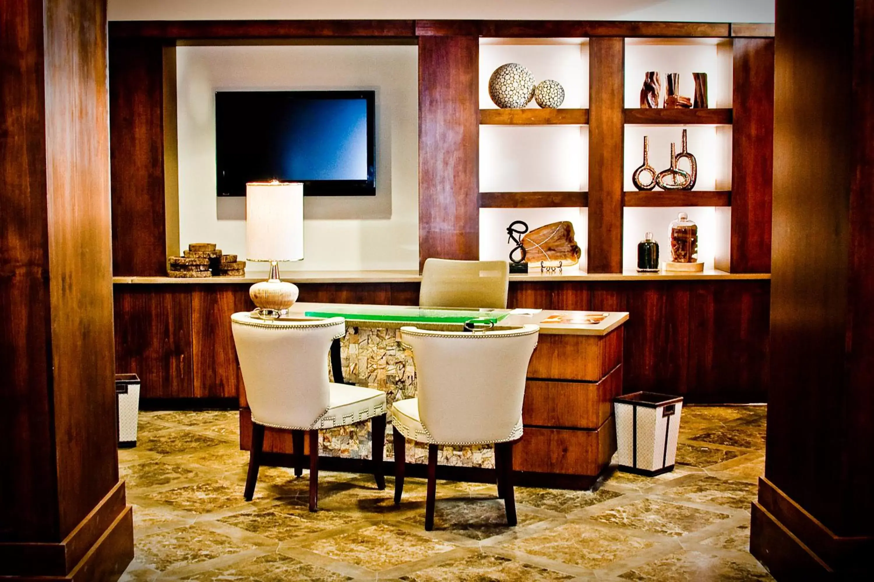 Lobby or reception, TV/Entertainment Center in Oxford Hotel Bend