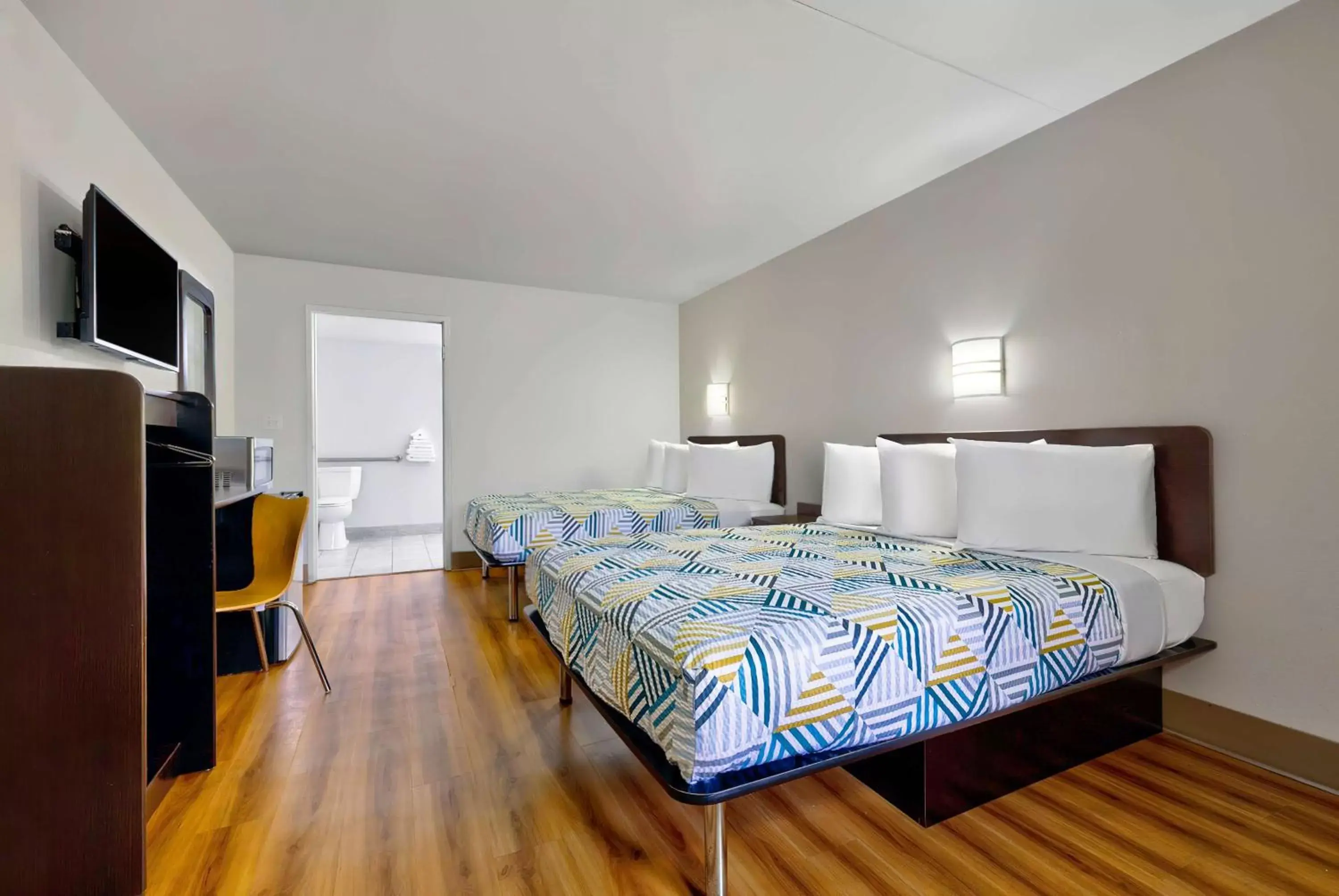 Bedroom, Bed in Motel 6-Plano, TX - Plano Northeast