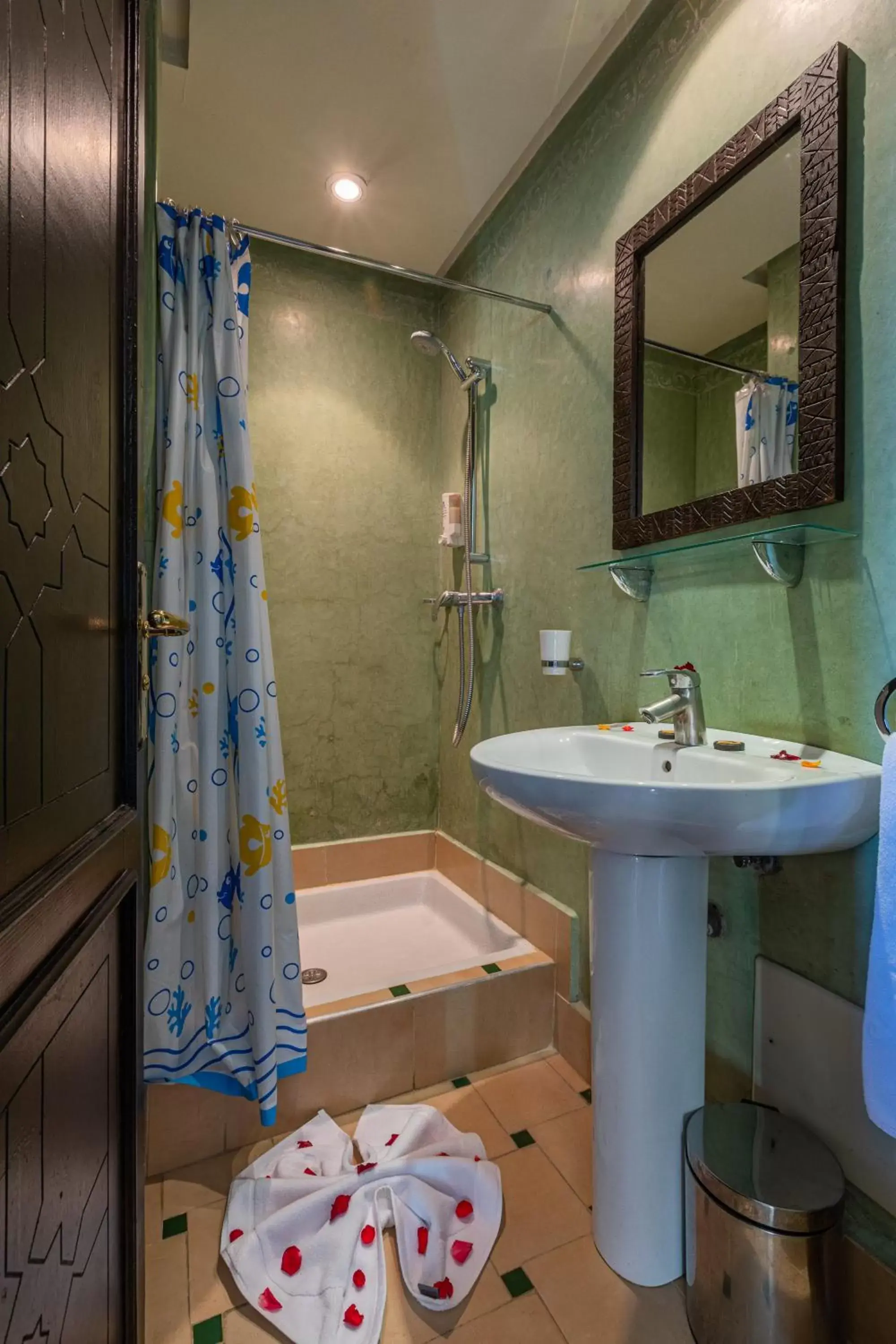 Shower, Bathroom in Le Caspien Boutique Hotel