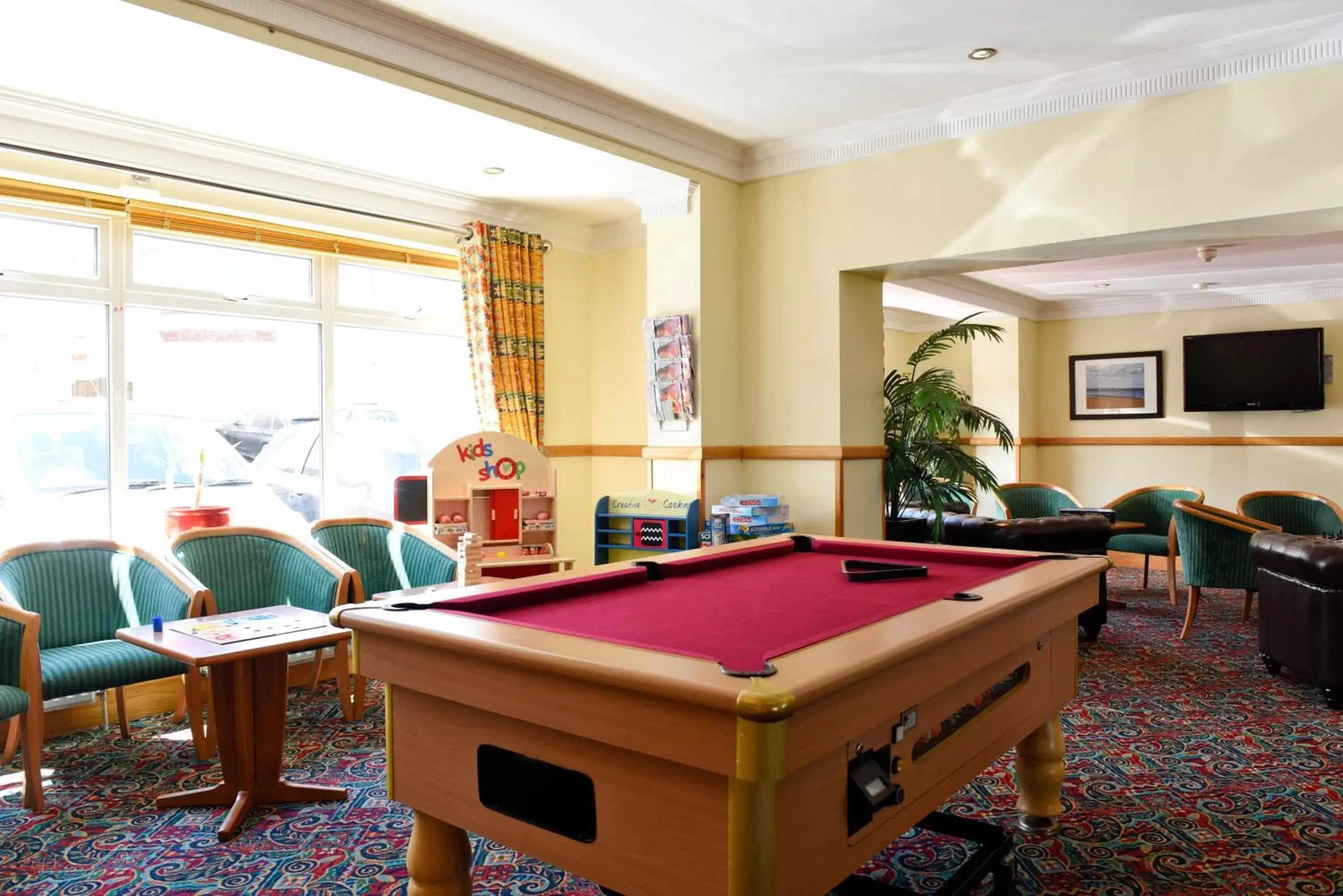 Communal lounge/ TV room, Billiards in The Riviera Hotel & Holiday Apartments Alum Chine
