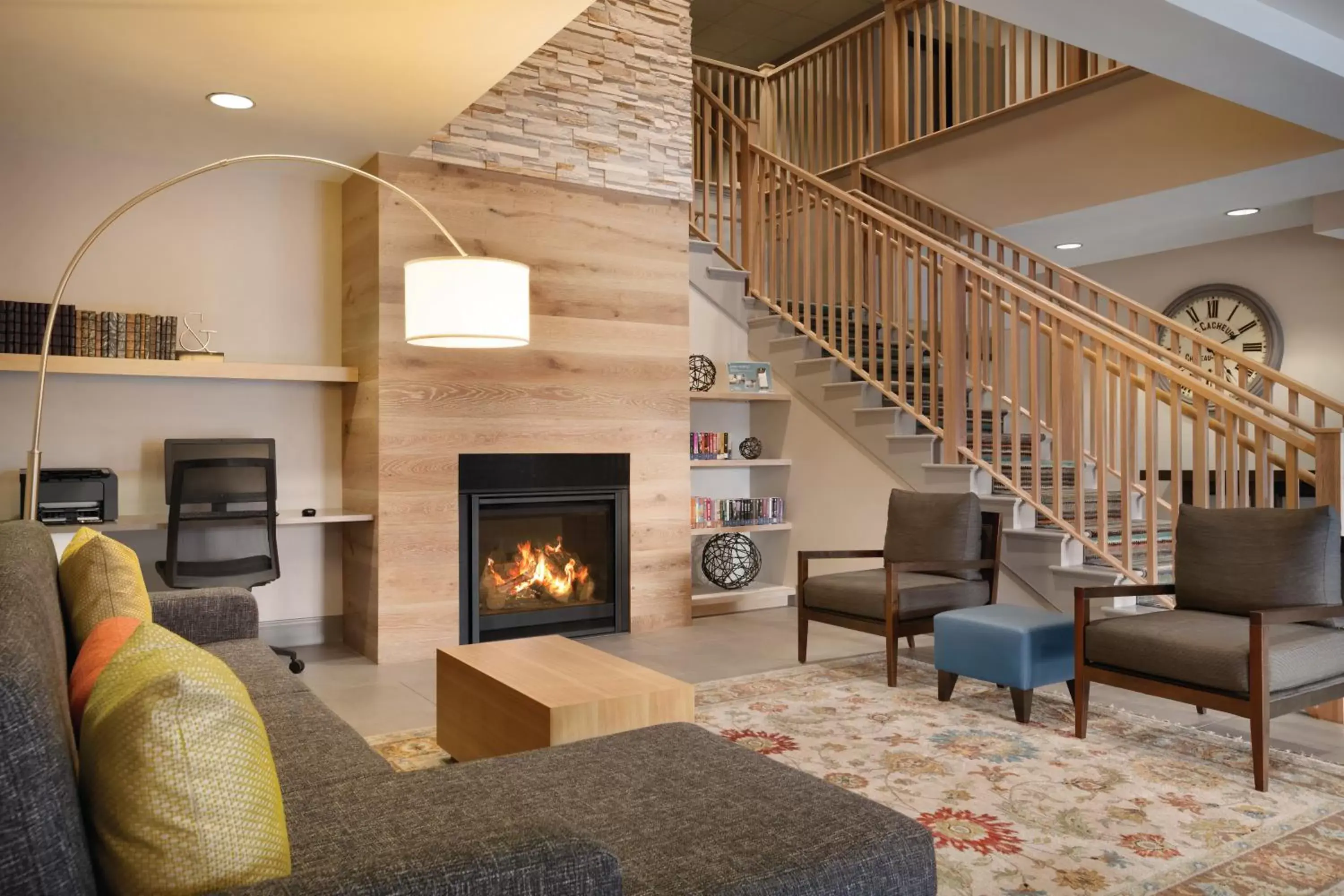 Library, Seating Area in Country Inn & Suites by Radisson, Brooklyn Center, MN