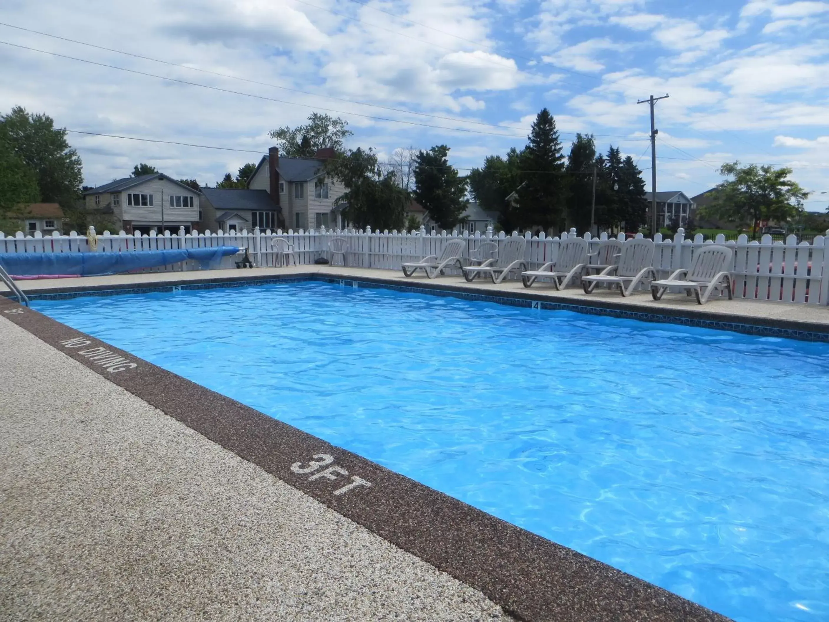 Swimming Pool in Snyders Shoreline Inn