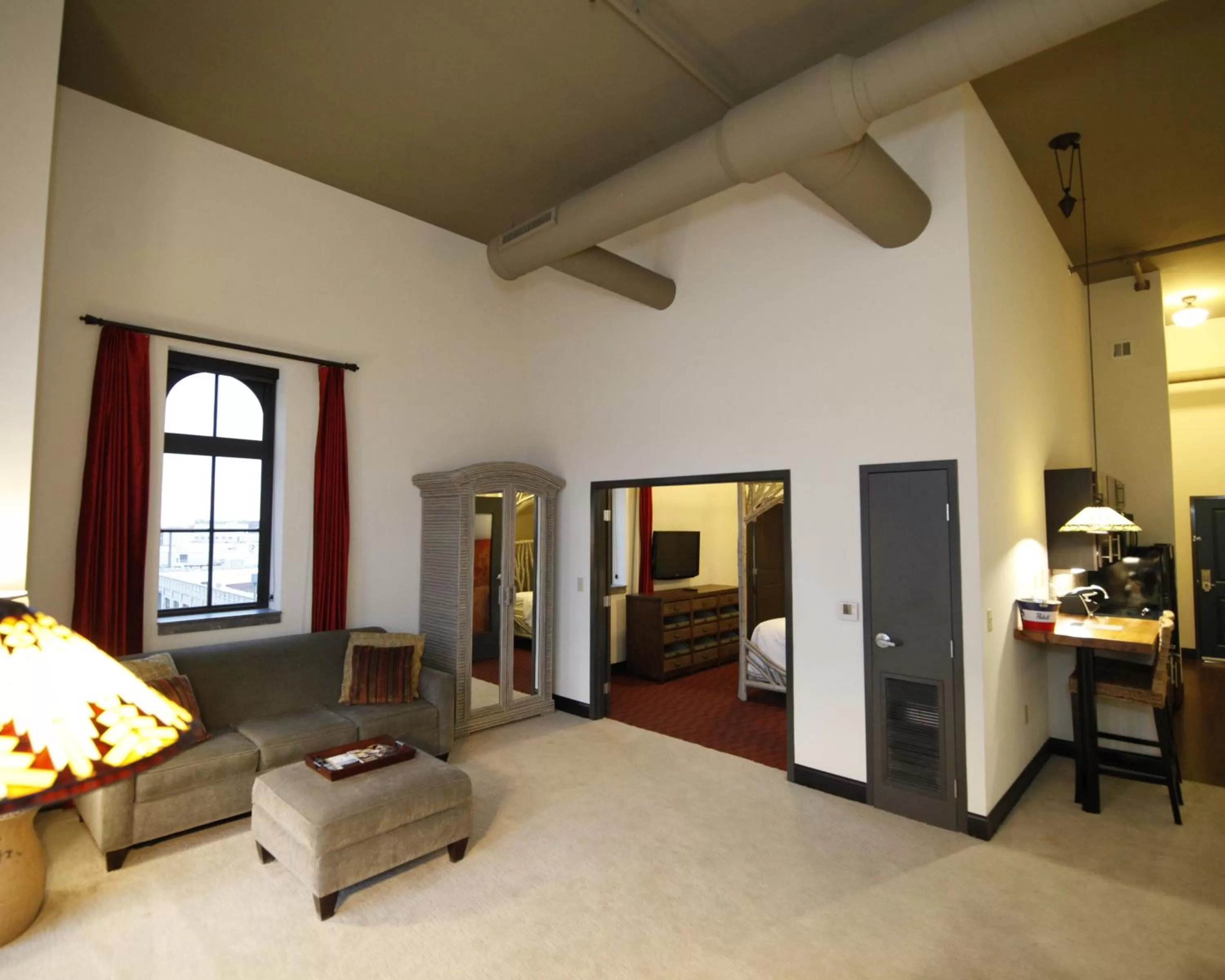 Guests, Bed in Brewhouse Inn and Suites