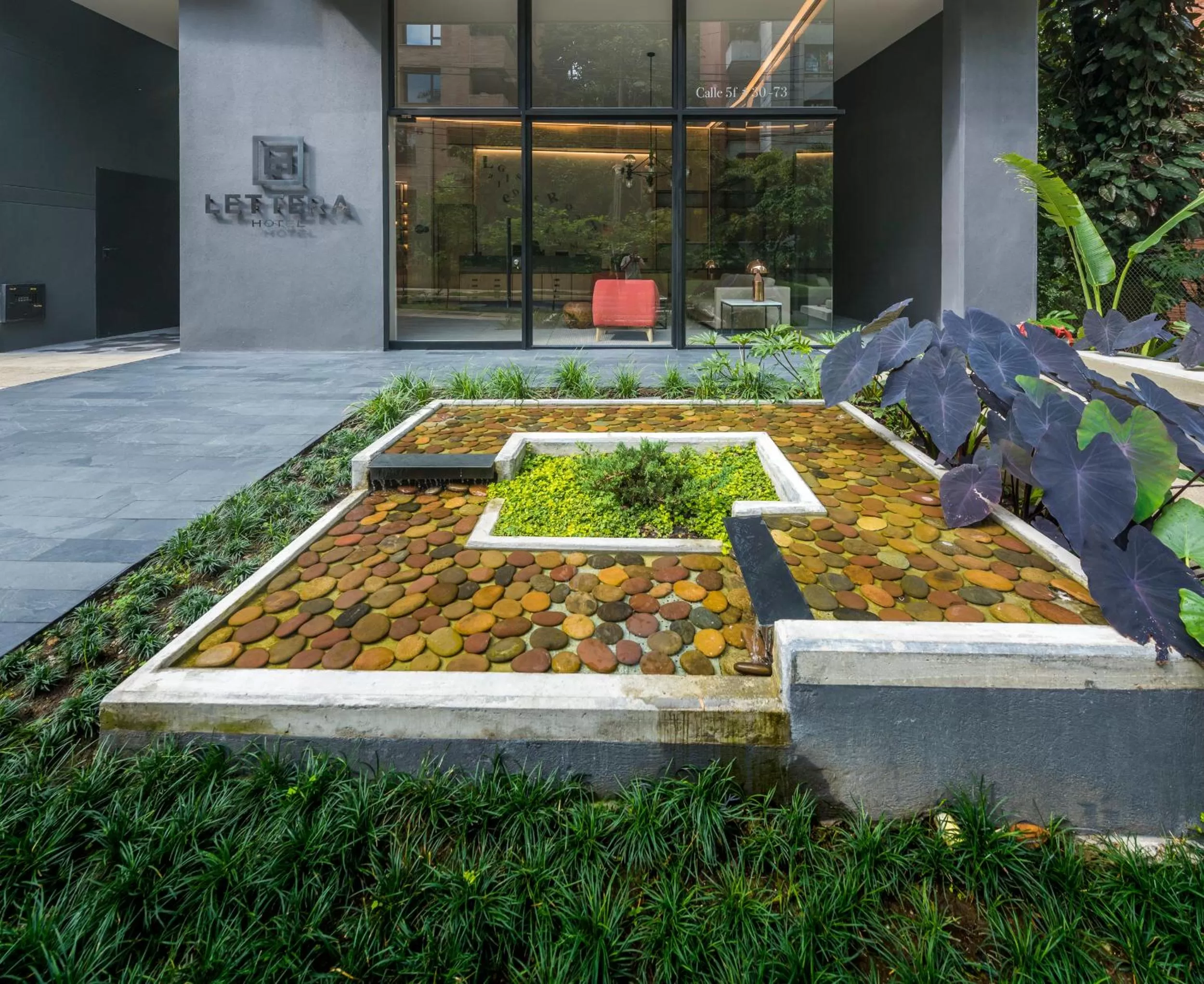 Facade/entrance in Lettera Hotel