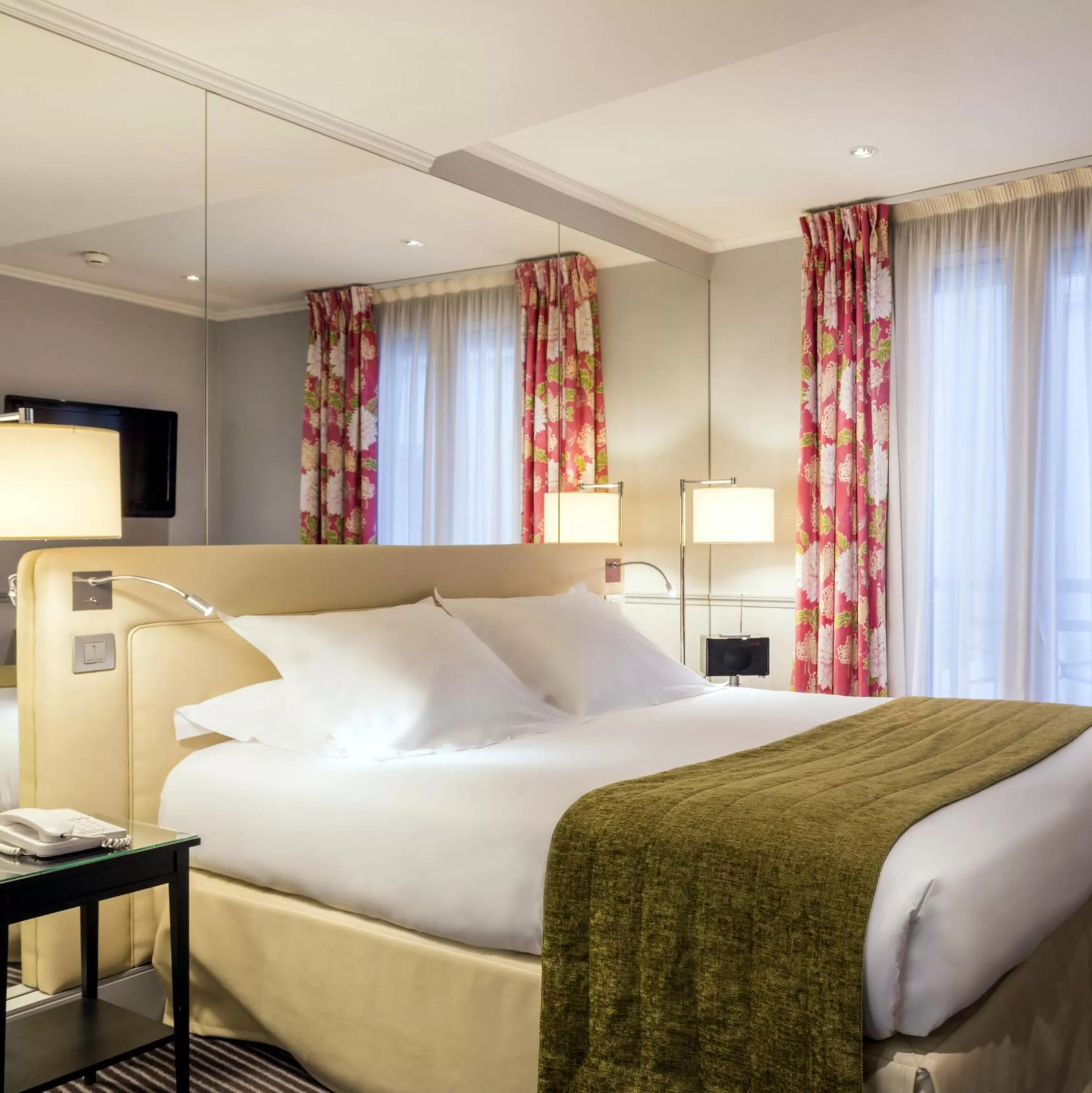 Photo of the whole room, Bed in Hotel Relais Bosquet by Malone