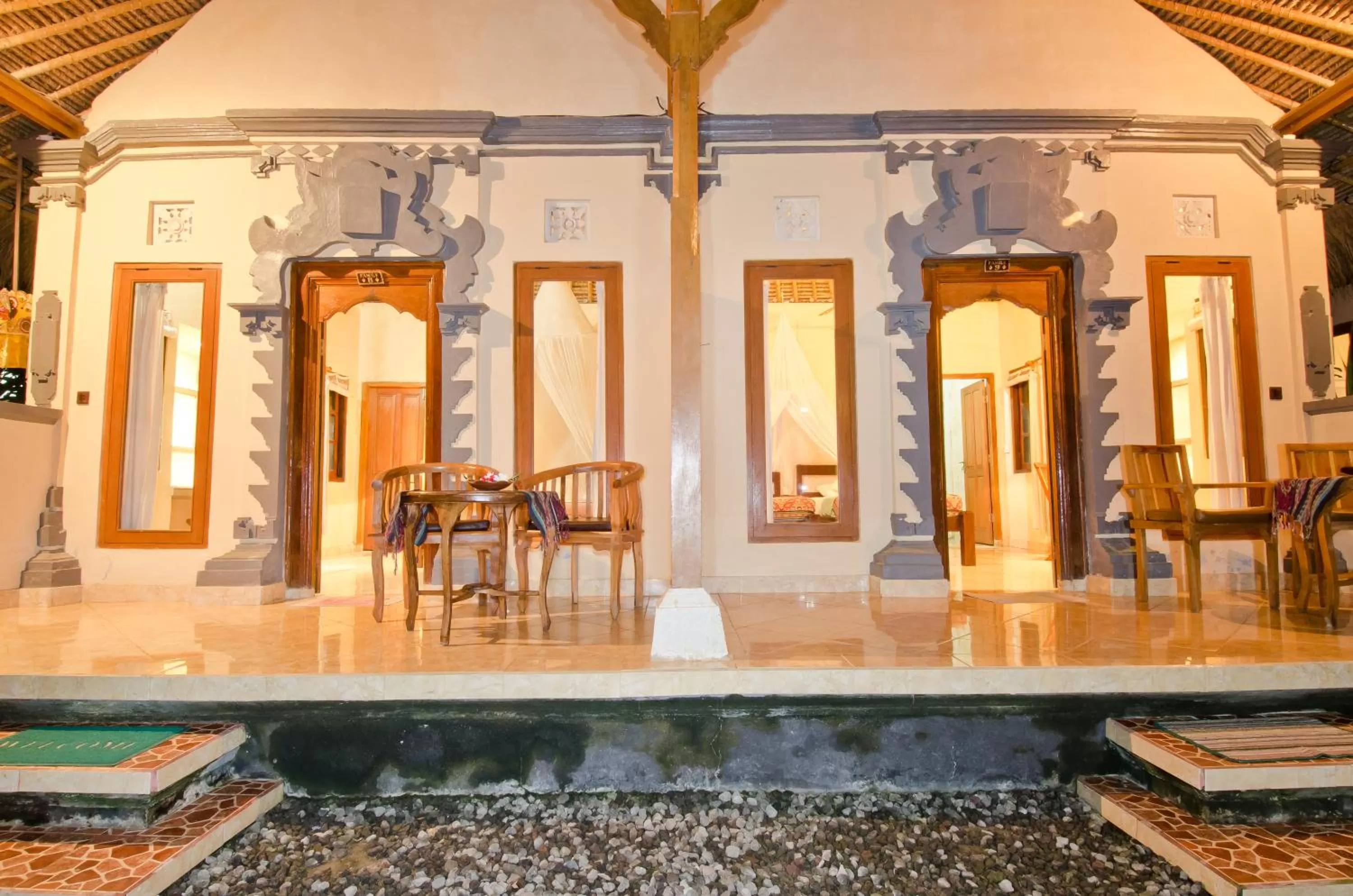 Property building in Mushroom Beach Bungalows