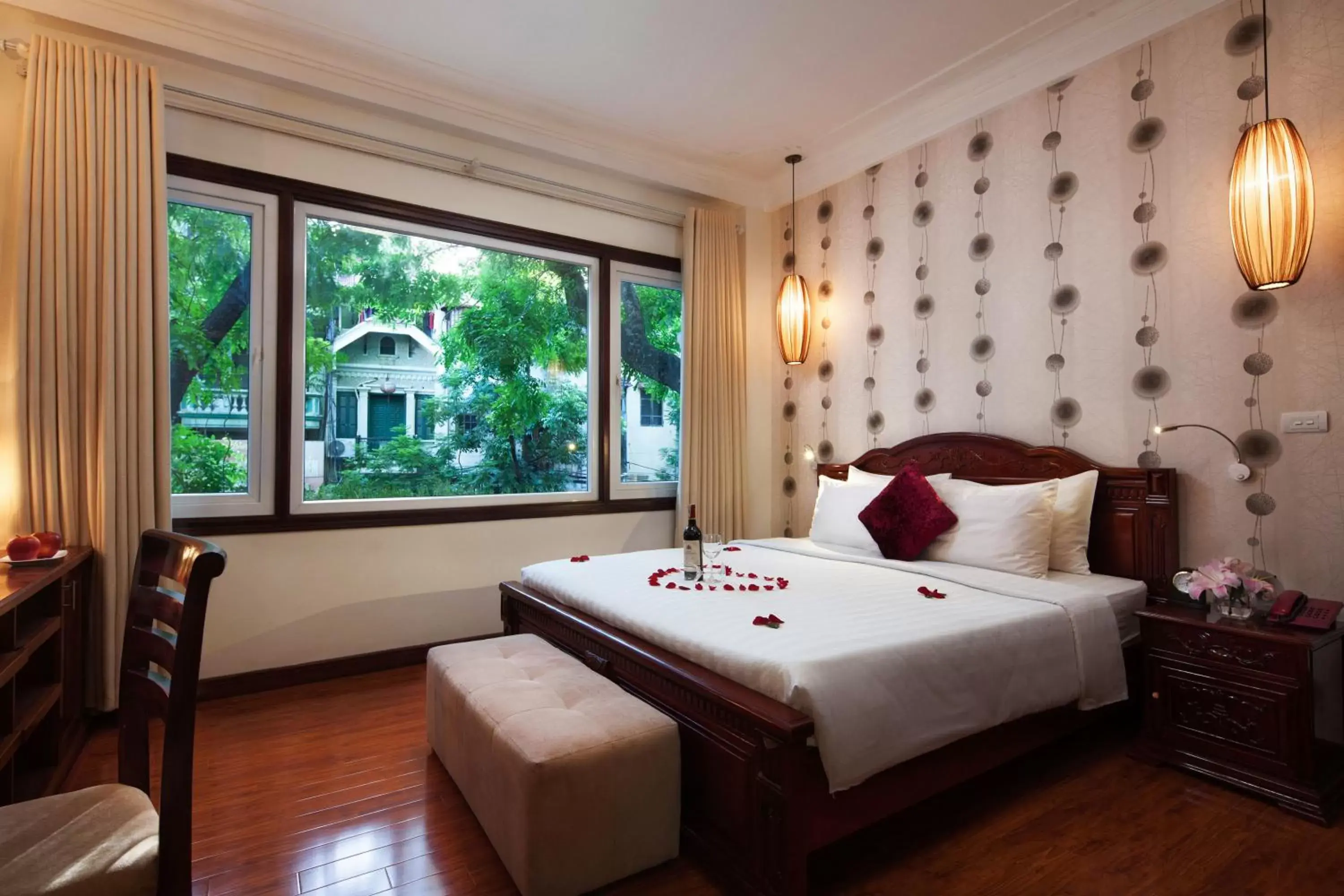 Photo of the whole room, Bed in Hanoi Golden Moon Hotel