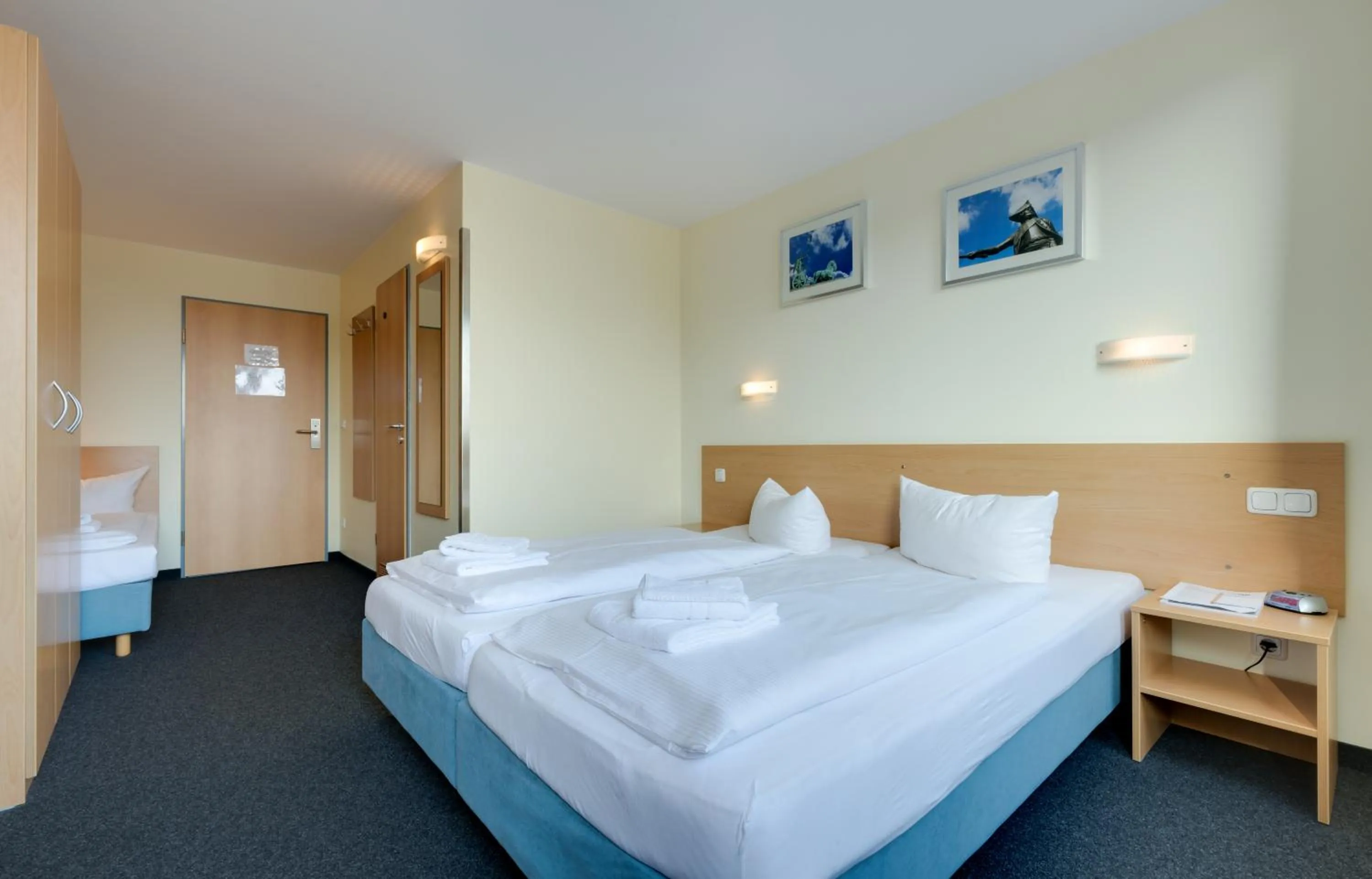 Photo of the whole room, Bed in Familienhotel Citylight