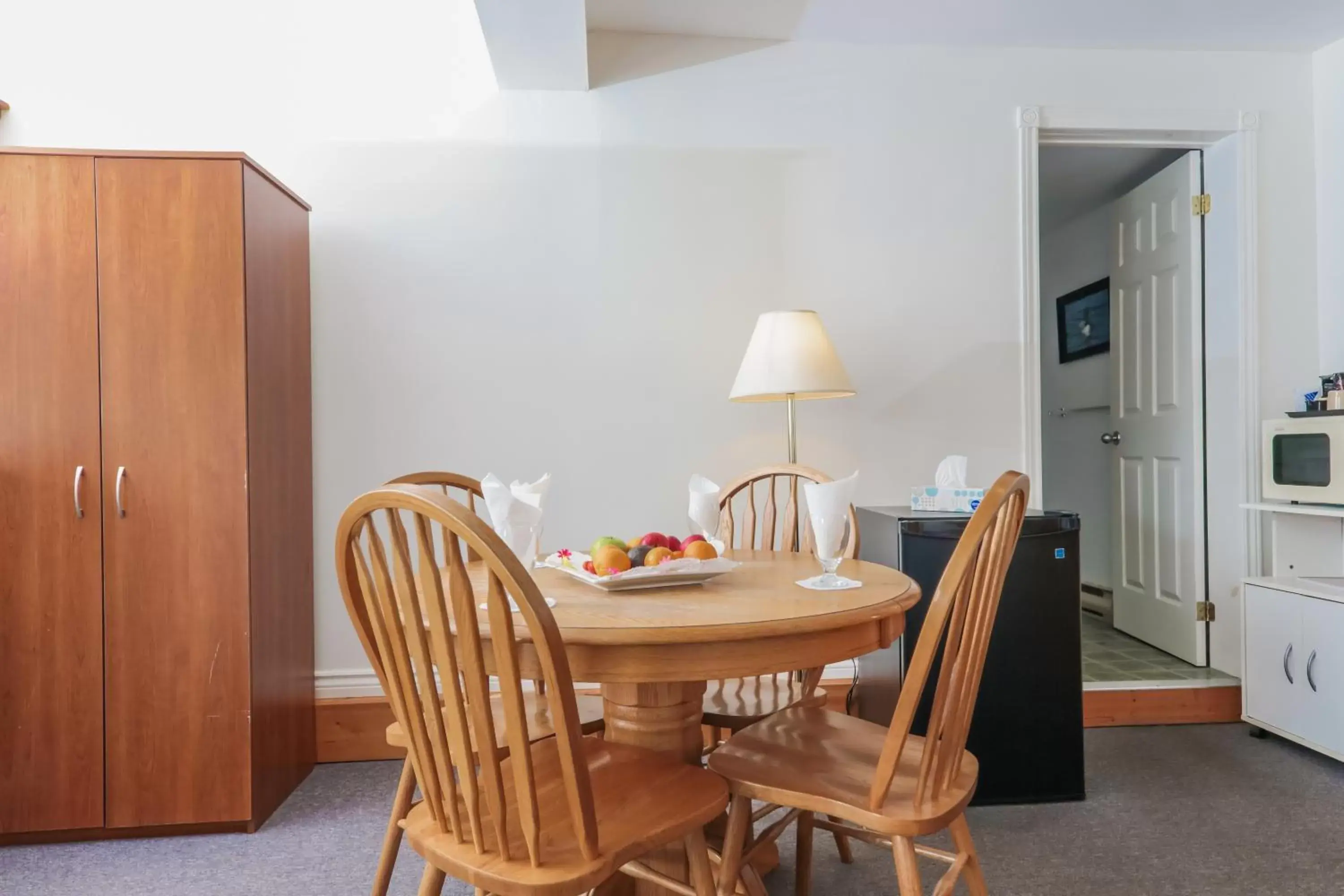 Dining Area in Lakeview Motel