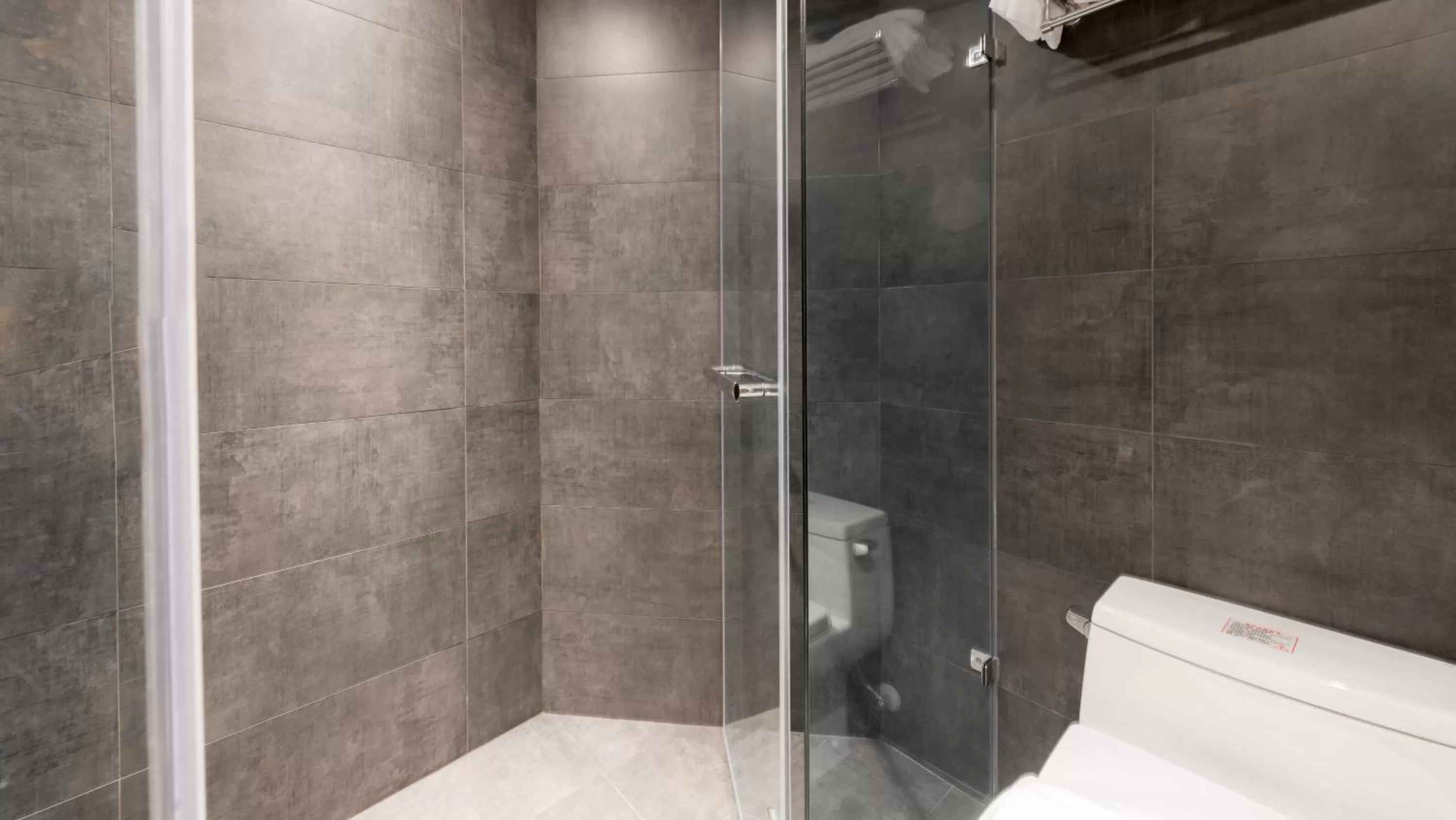 Shower in Wountain Hotel