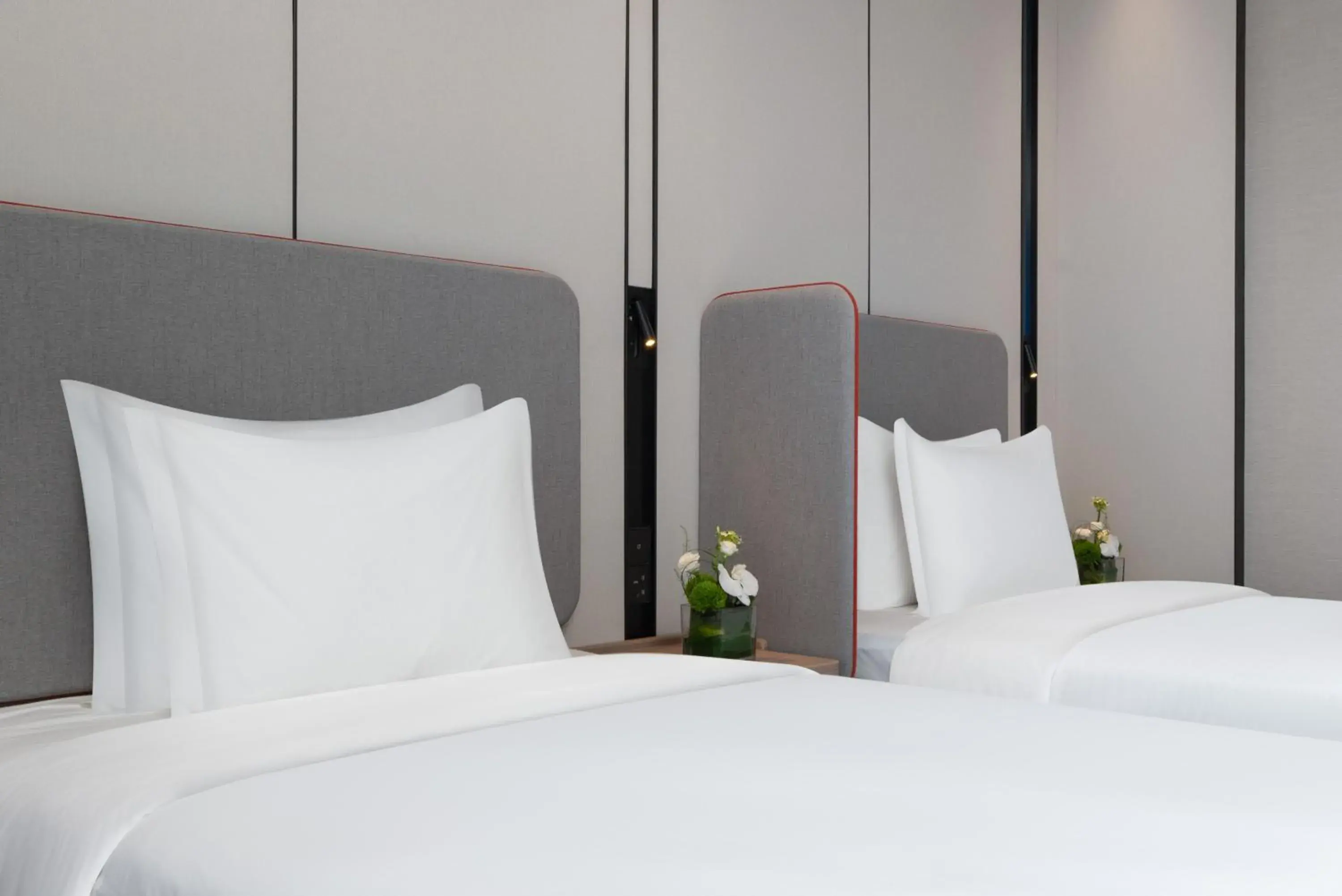 Photo of the whole room, Bed in Holiday Inn Express Shantou Chenghai Photo of the whole room, Bed in Holiday Inn Express Shantou Chenghai