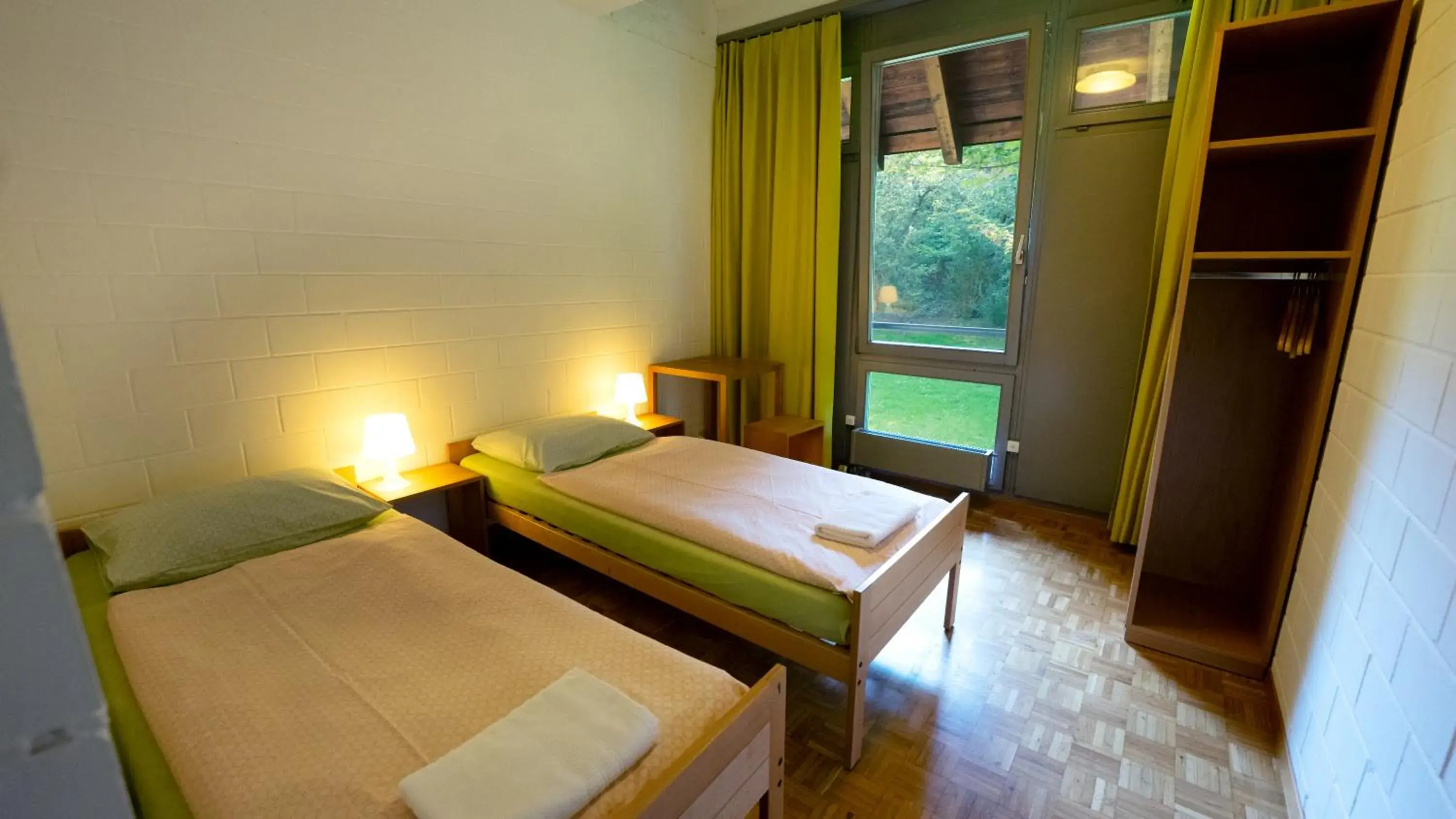 Bedroom, Bed in Luzern Youth Hostel