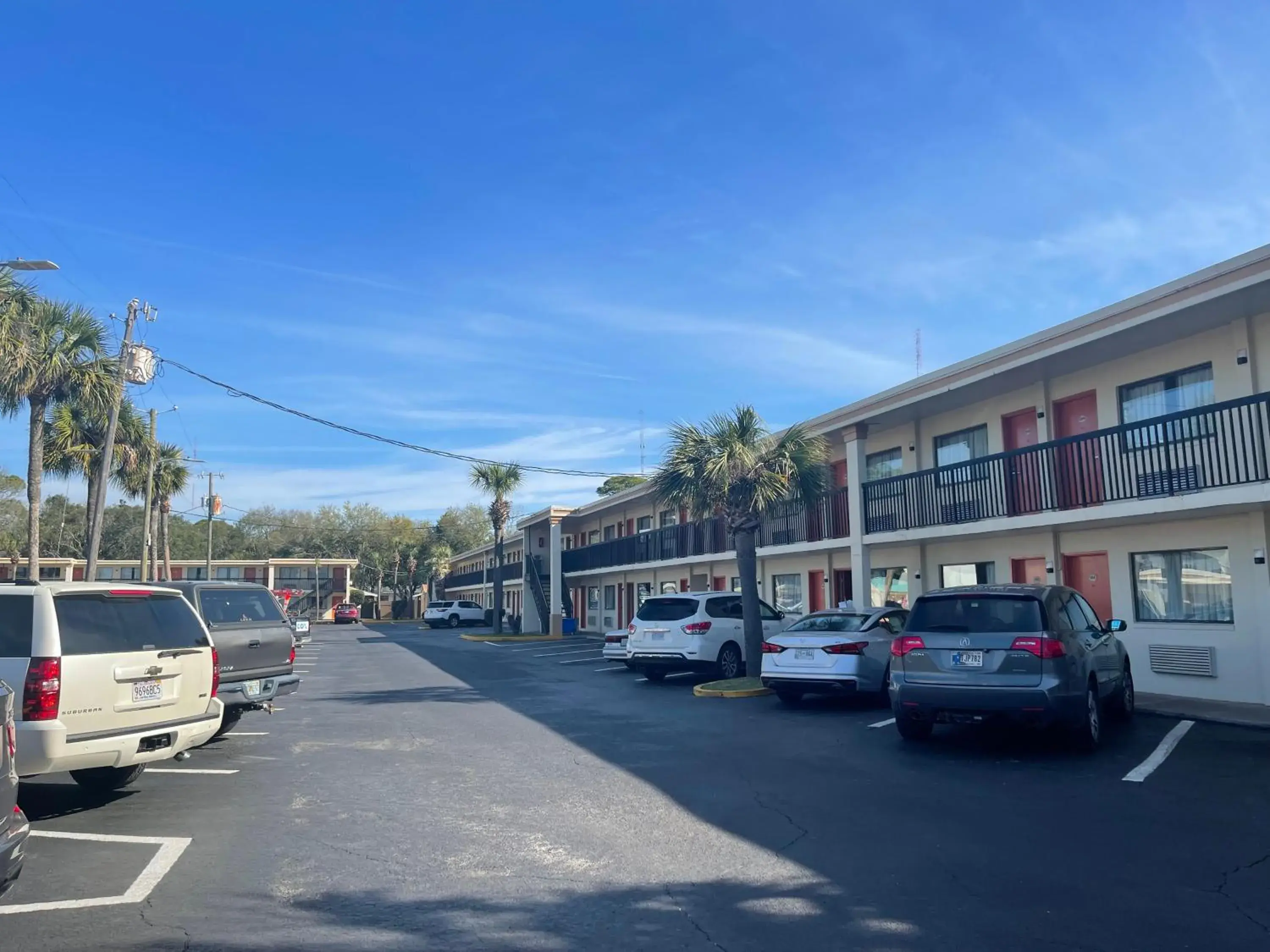Property building in Hole Inn the Wall Hotel - Sunset Plaza - Fort Walton Beach