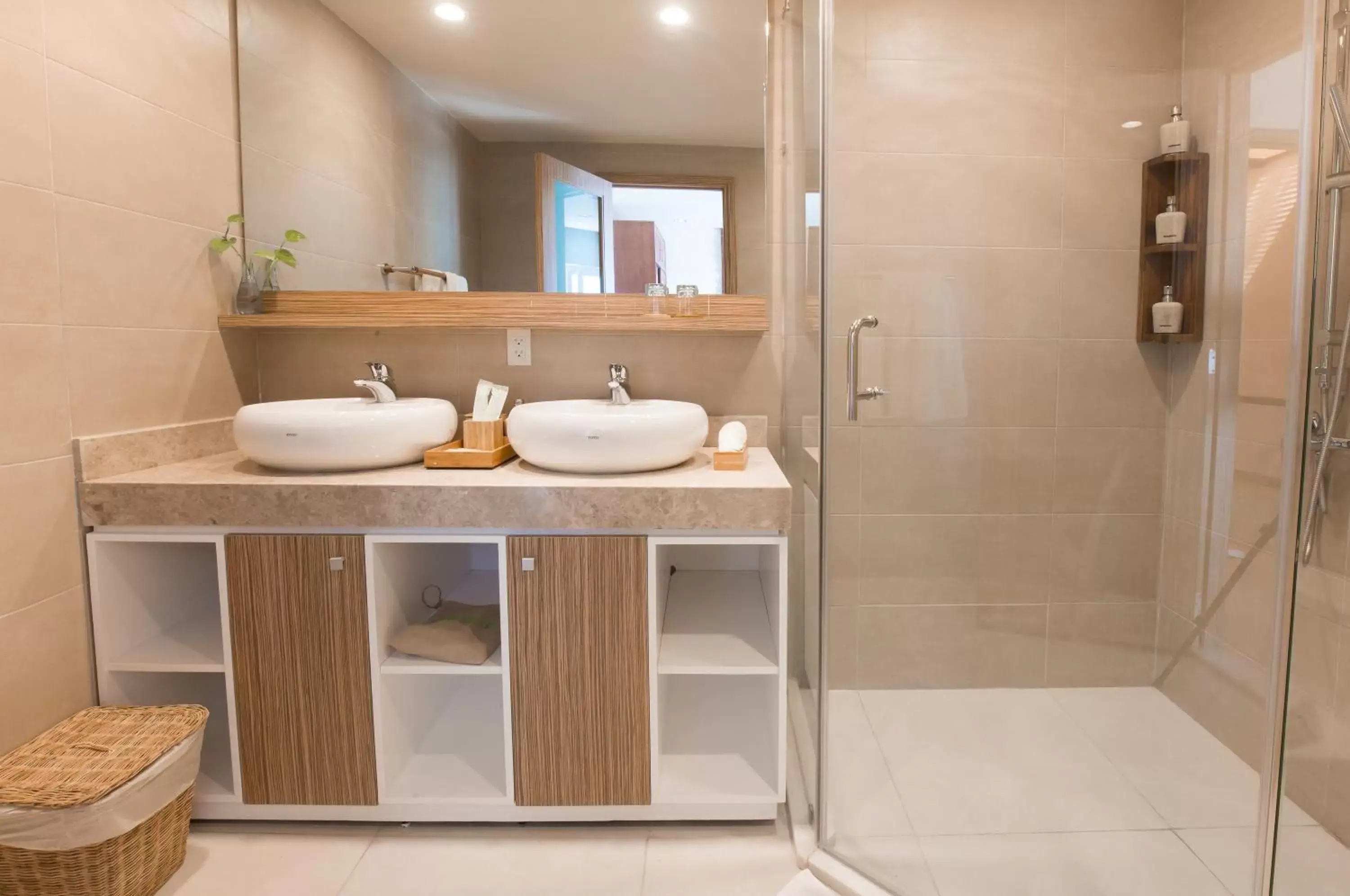 Shower, Bathroom in The Cliff Resort & Residences