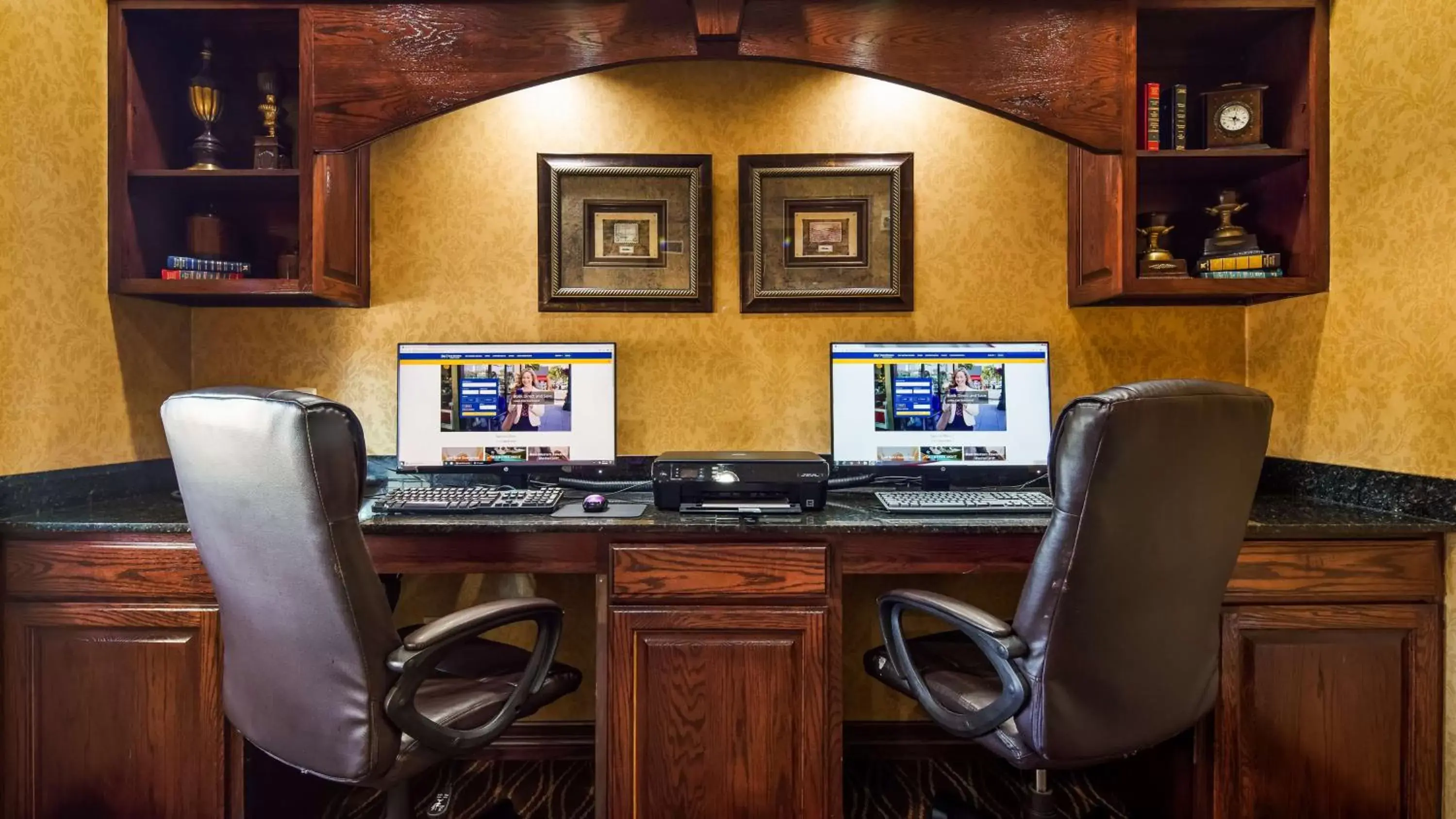 Business facilities, Business Area/Conference Room in Best Western Plus Crown Colony Inn & Suites