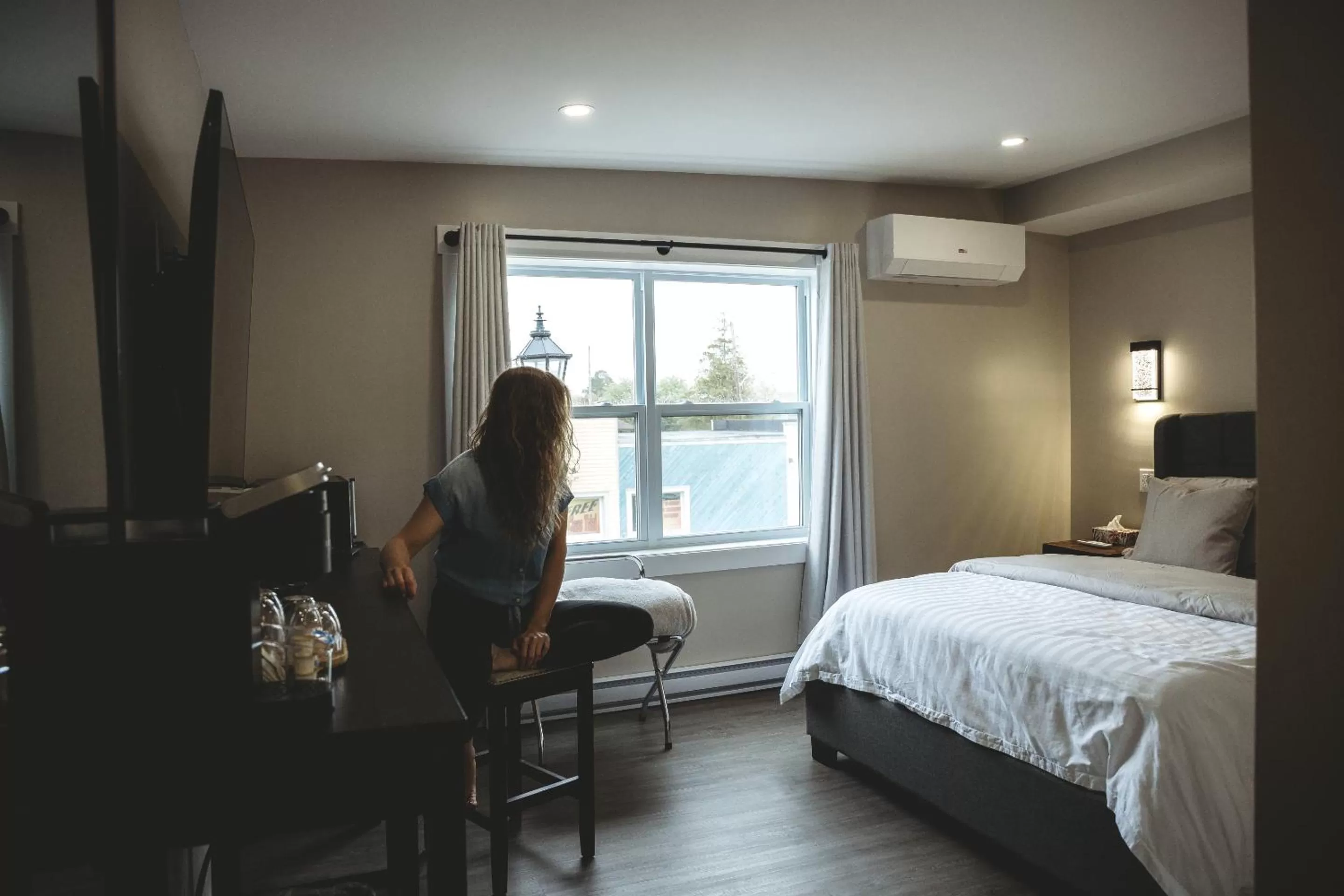 Queen Room in Riverside Suites