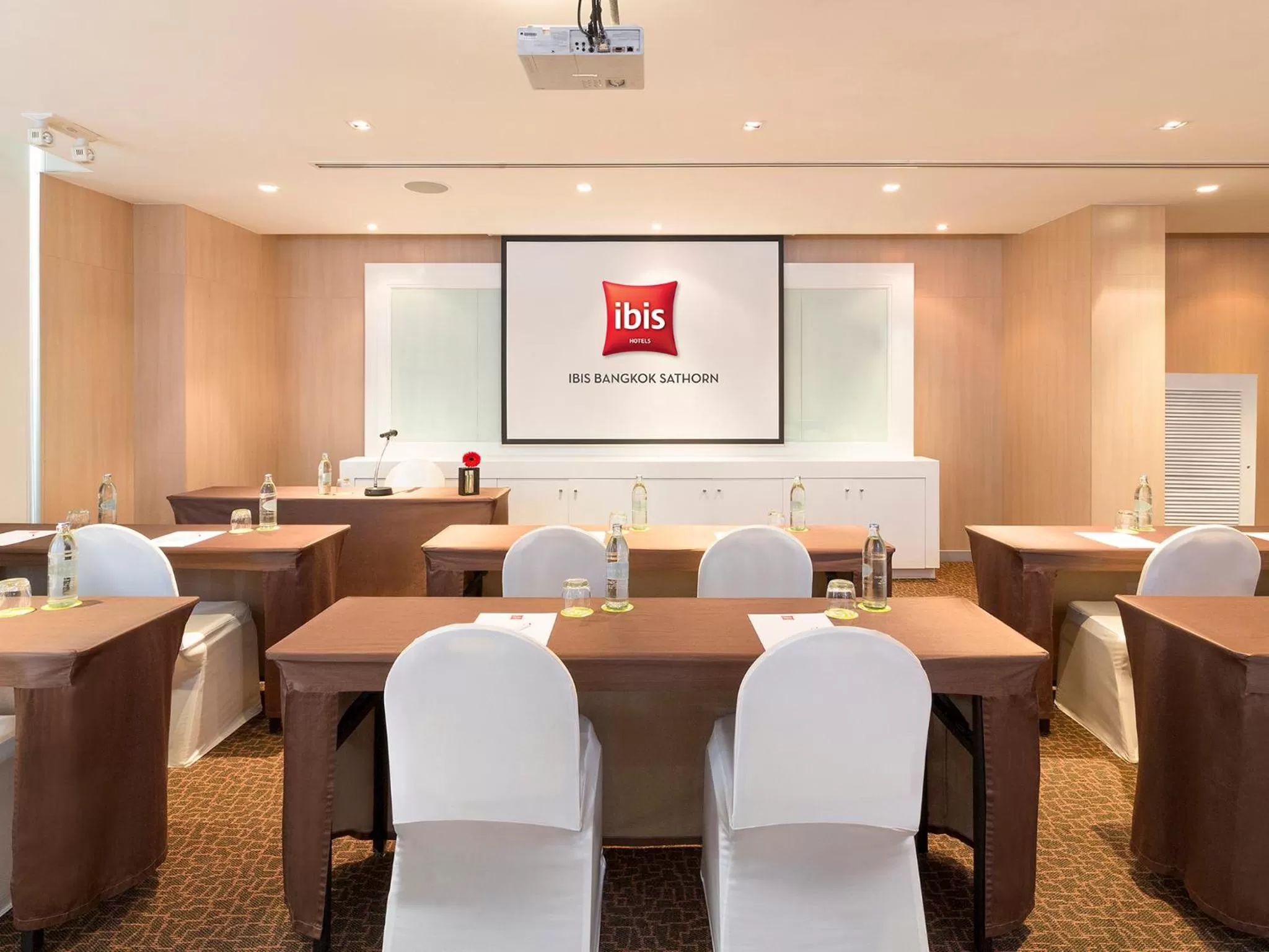 Meeting/conference room in ibis Bangkok Sathorn
