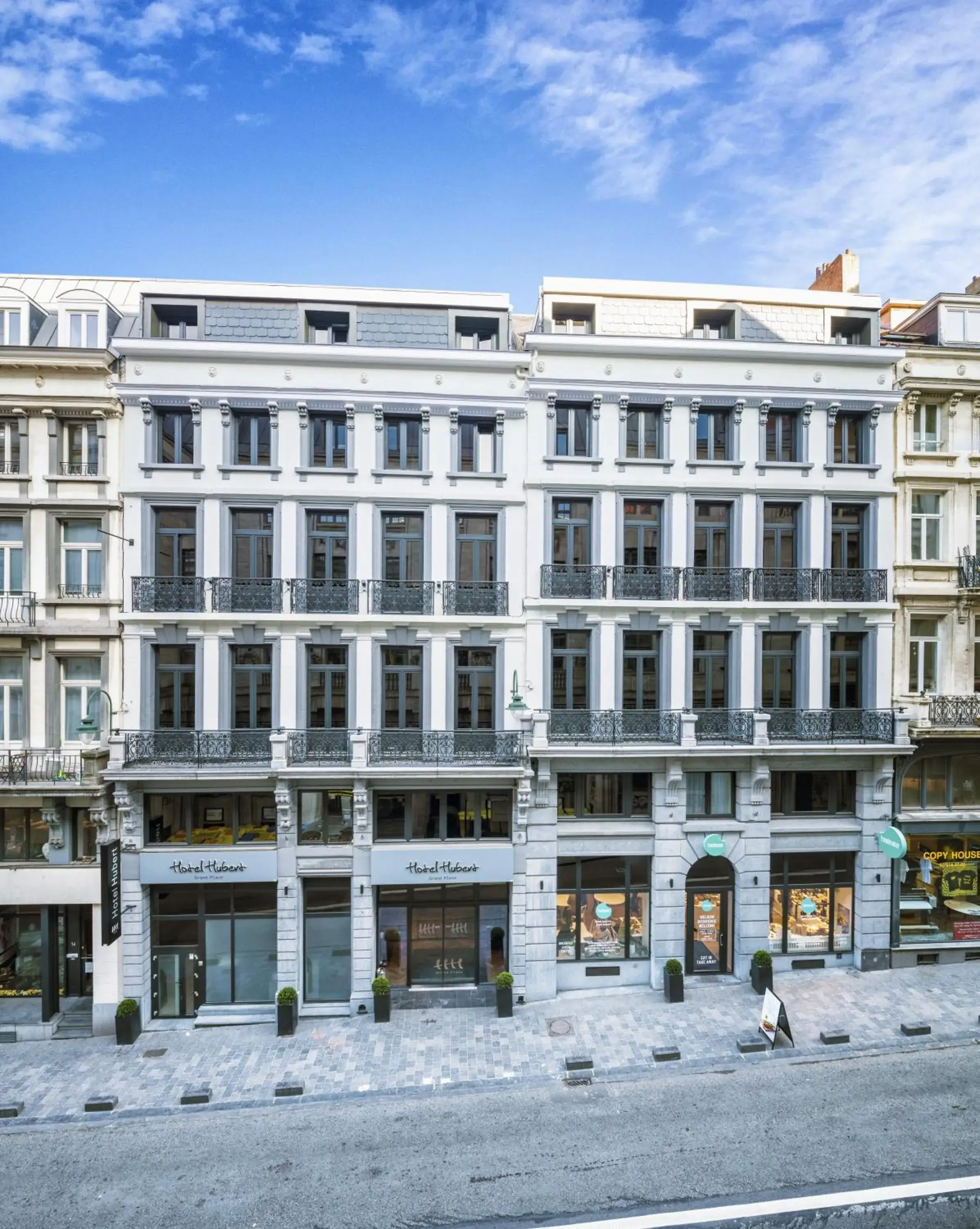 Property Building in Hotel Hubert Grand Place