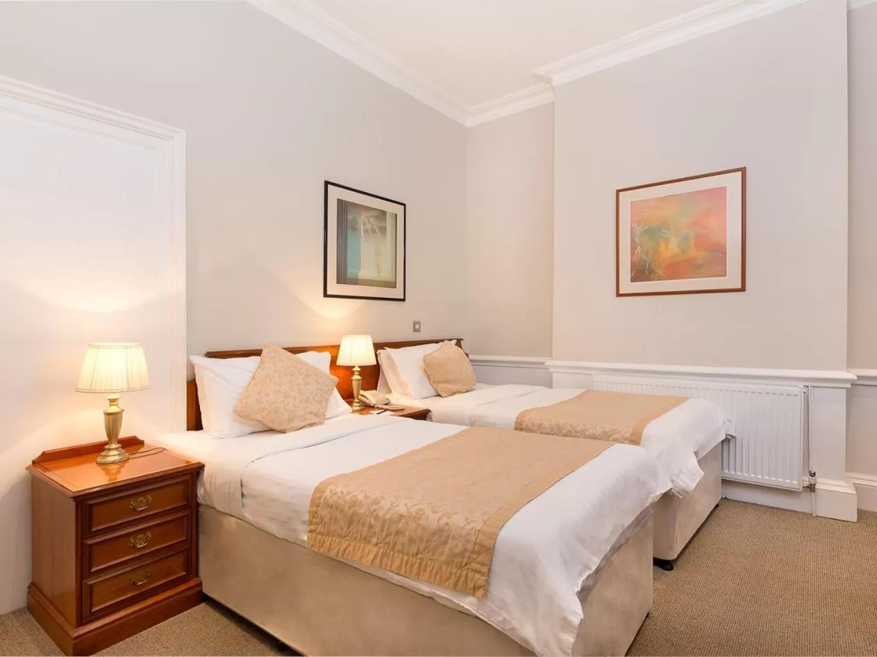 Bedroom, Bed in Staunton Hotel - B&B