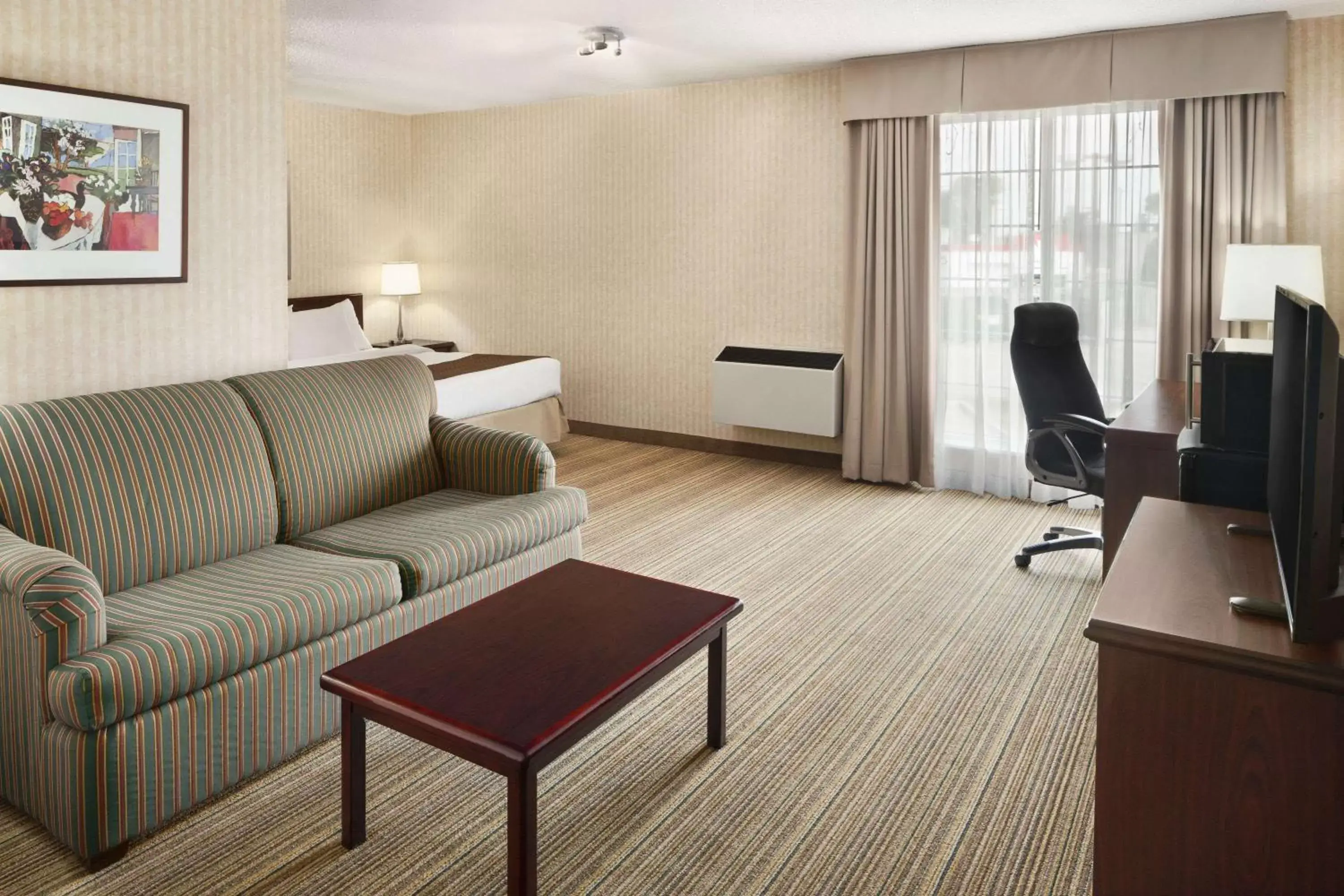 Photo of the whole room in Days Inn by Wyndham Brantford Photo of the whole room in Days Inn by Wyndham Brantford