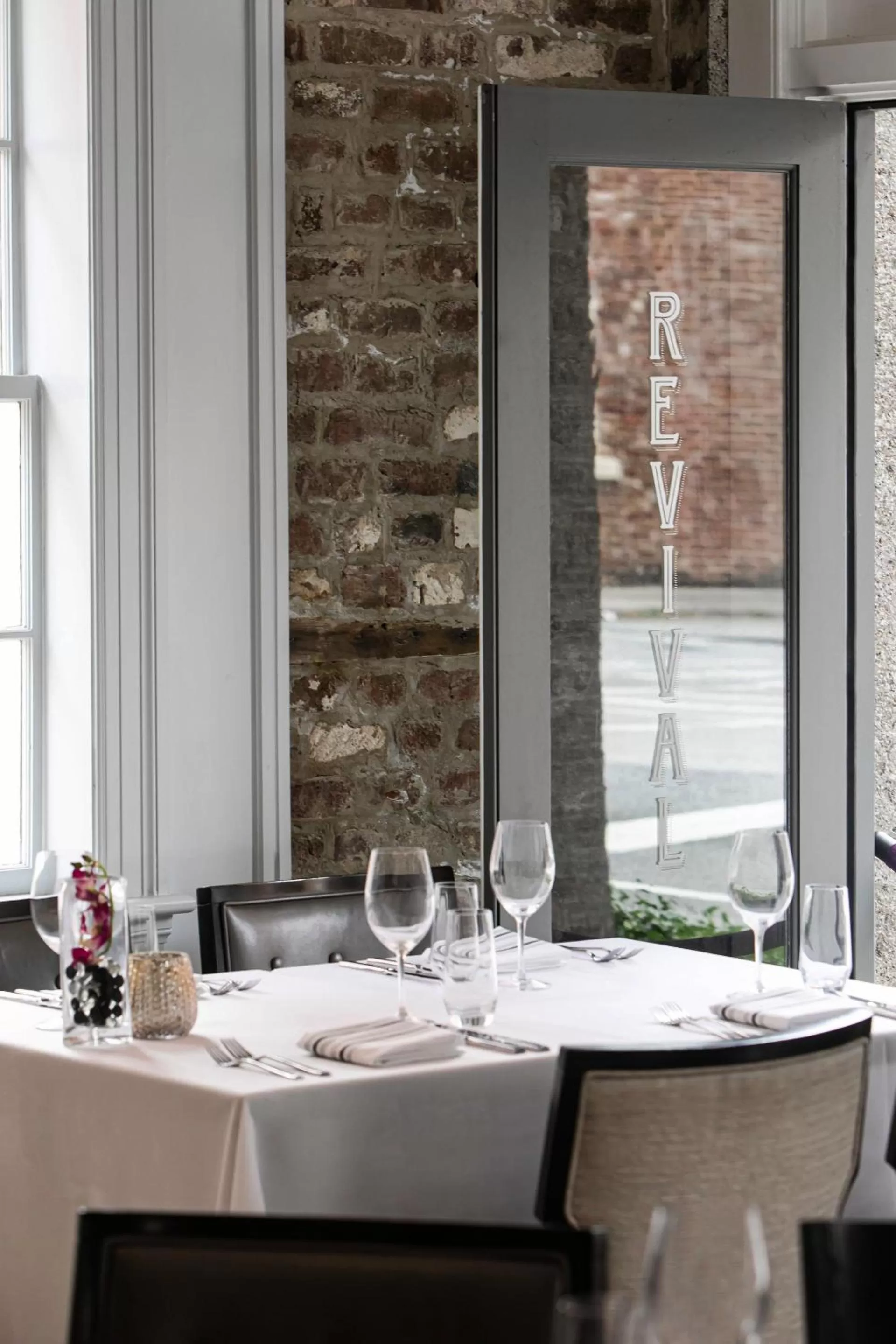 Restaurant/places to eat in The Vendue, Downtown Art Hotel