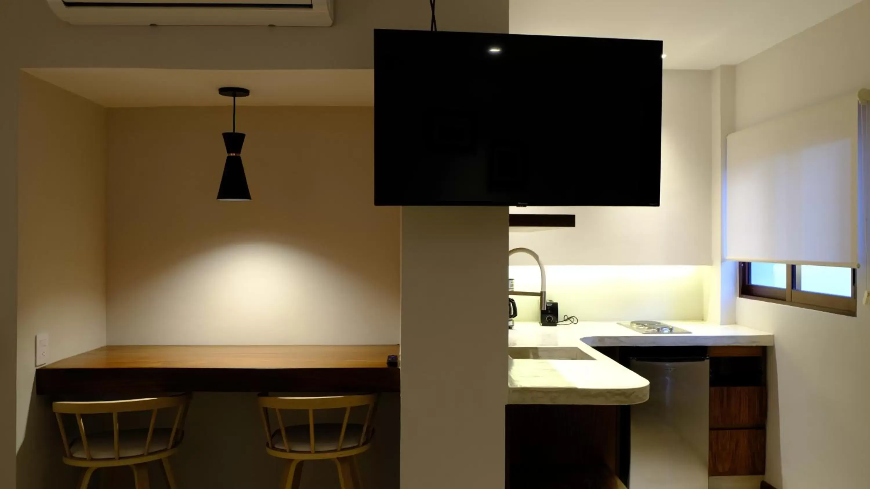 TV and multimedia, TV/Entertainment Center in Hotel Eloisa