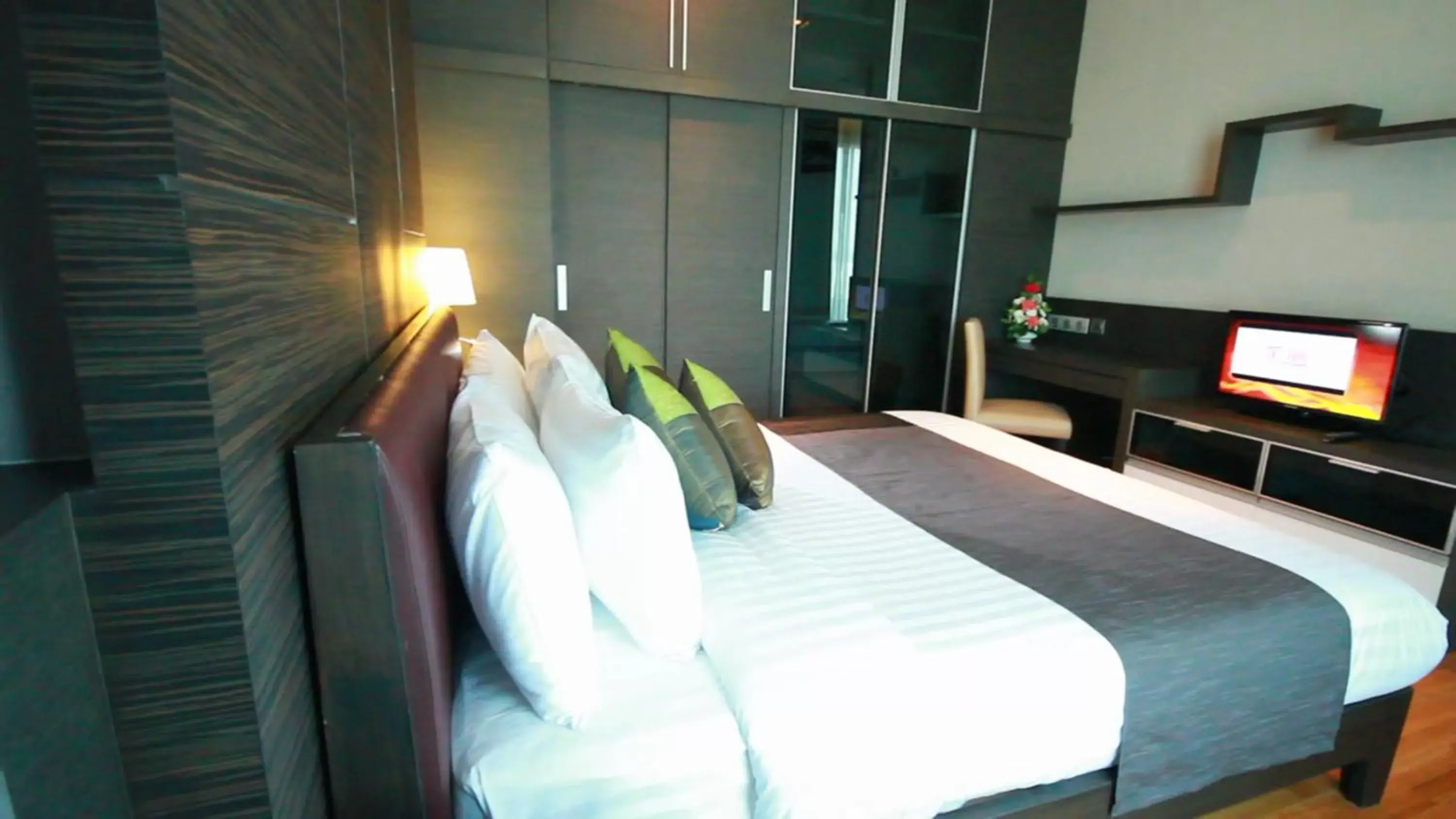 Photo of the whole room, Bed in The Vertical Suite