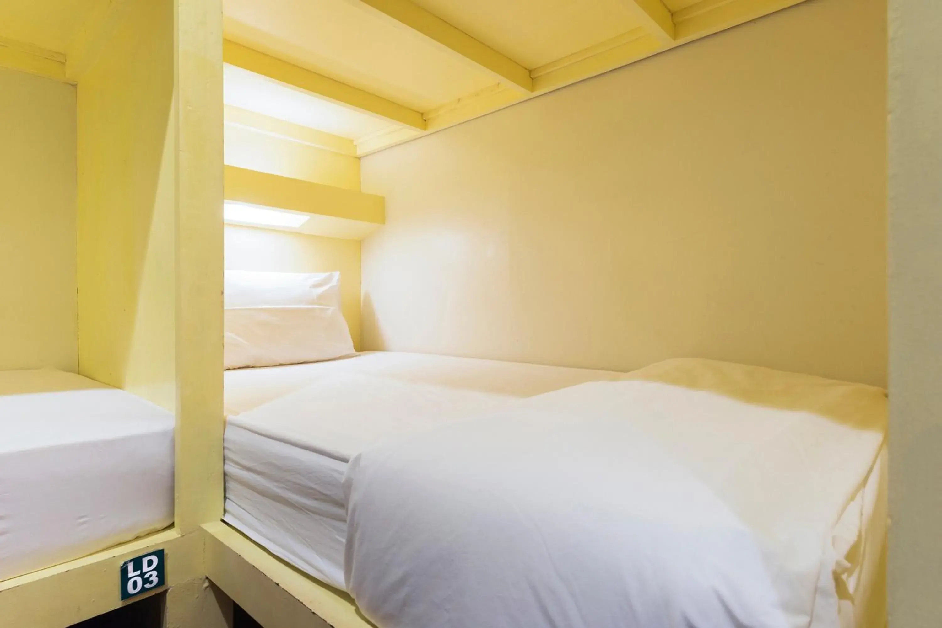 Single Bed in Female Dormitory Room in Suneta Hostel Khaosan