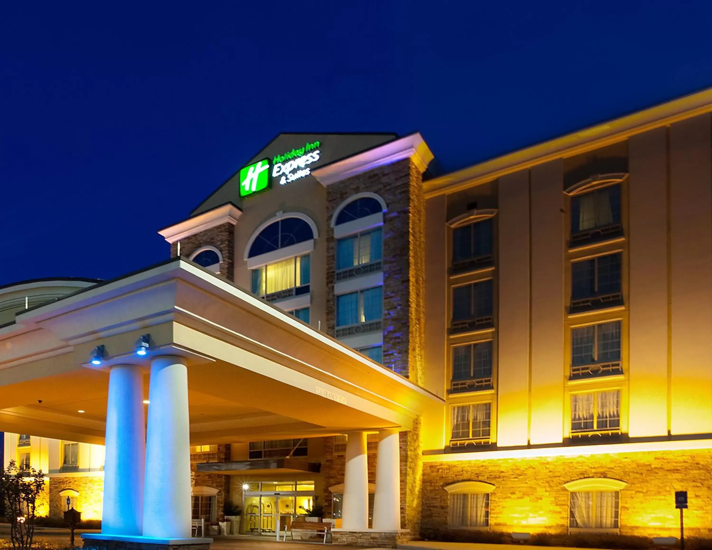 Property Building in Holiday Inn Express & Suites Columbus at Northlake, an IHG Hotel