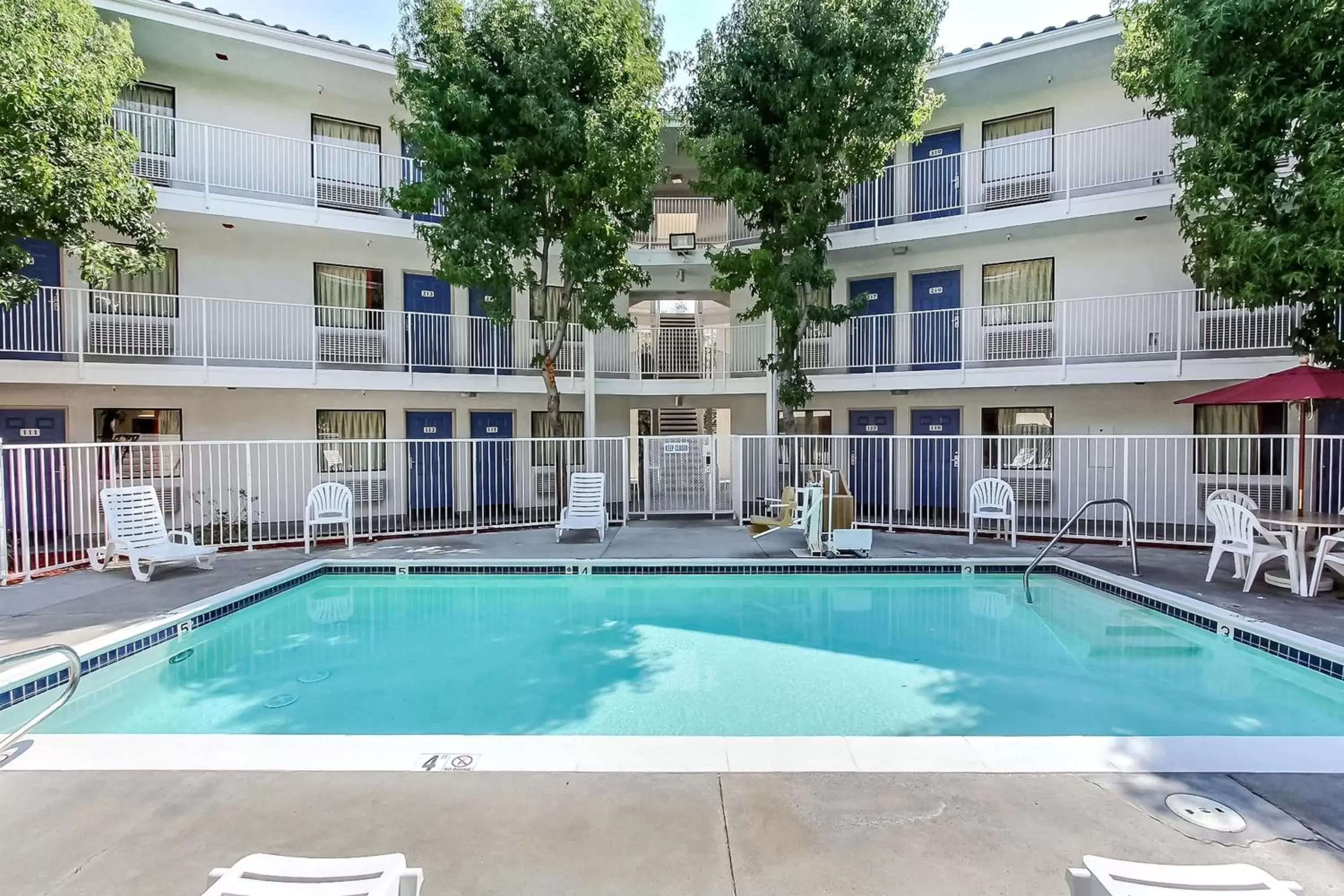 Facade/entrance, Swimming Pool in Motel 6-Sunnyvale, CA - North