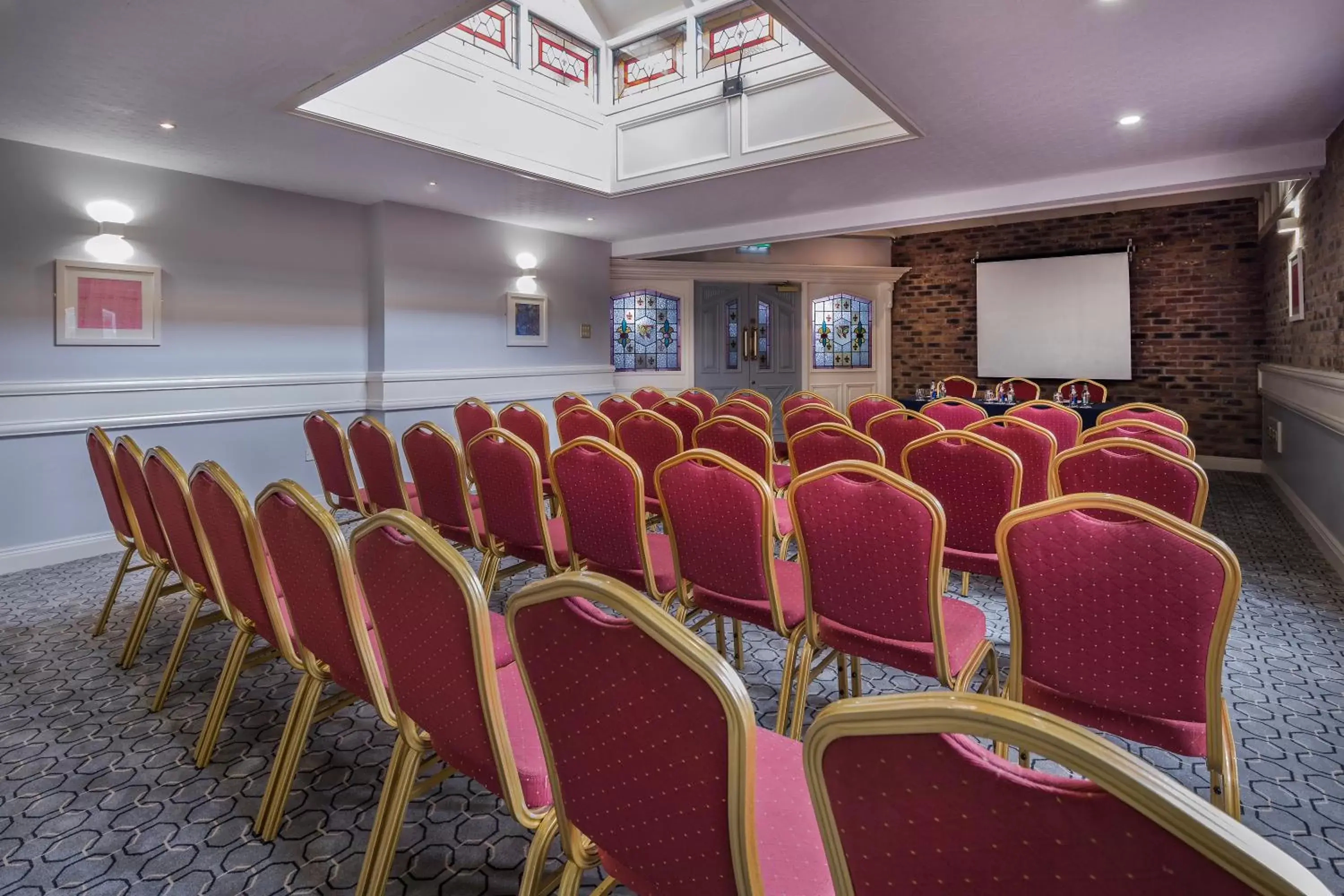 Business facilities, Business Area/Conference Room in Treacys Oakwood Hotel