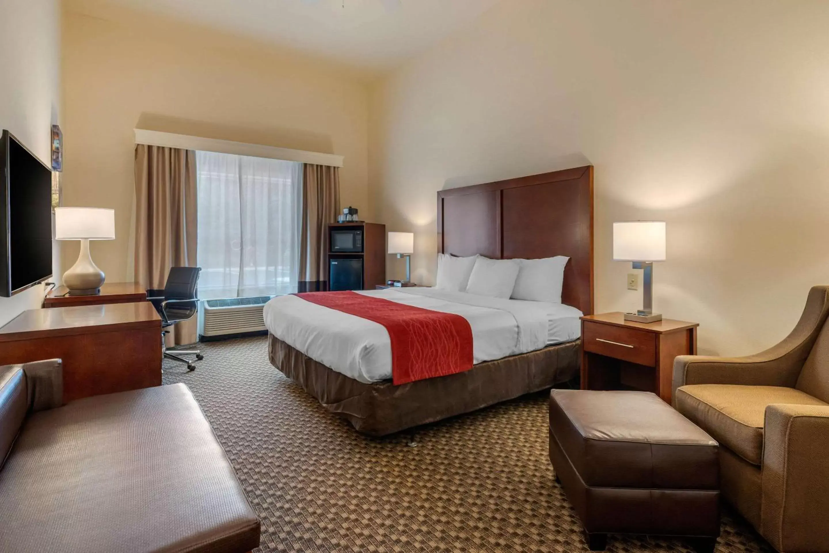 Photo of the whole room in Comfort Inn & Suites Fort Myers Airport