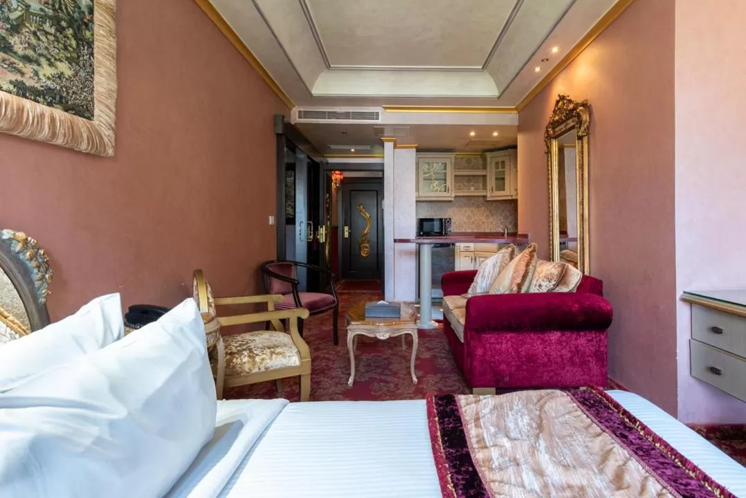 Photo of the whole room, Bed in Q Hotel