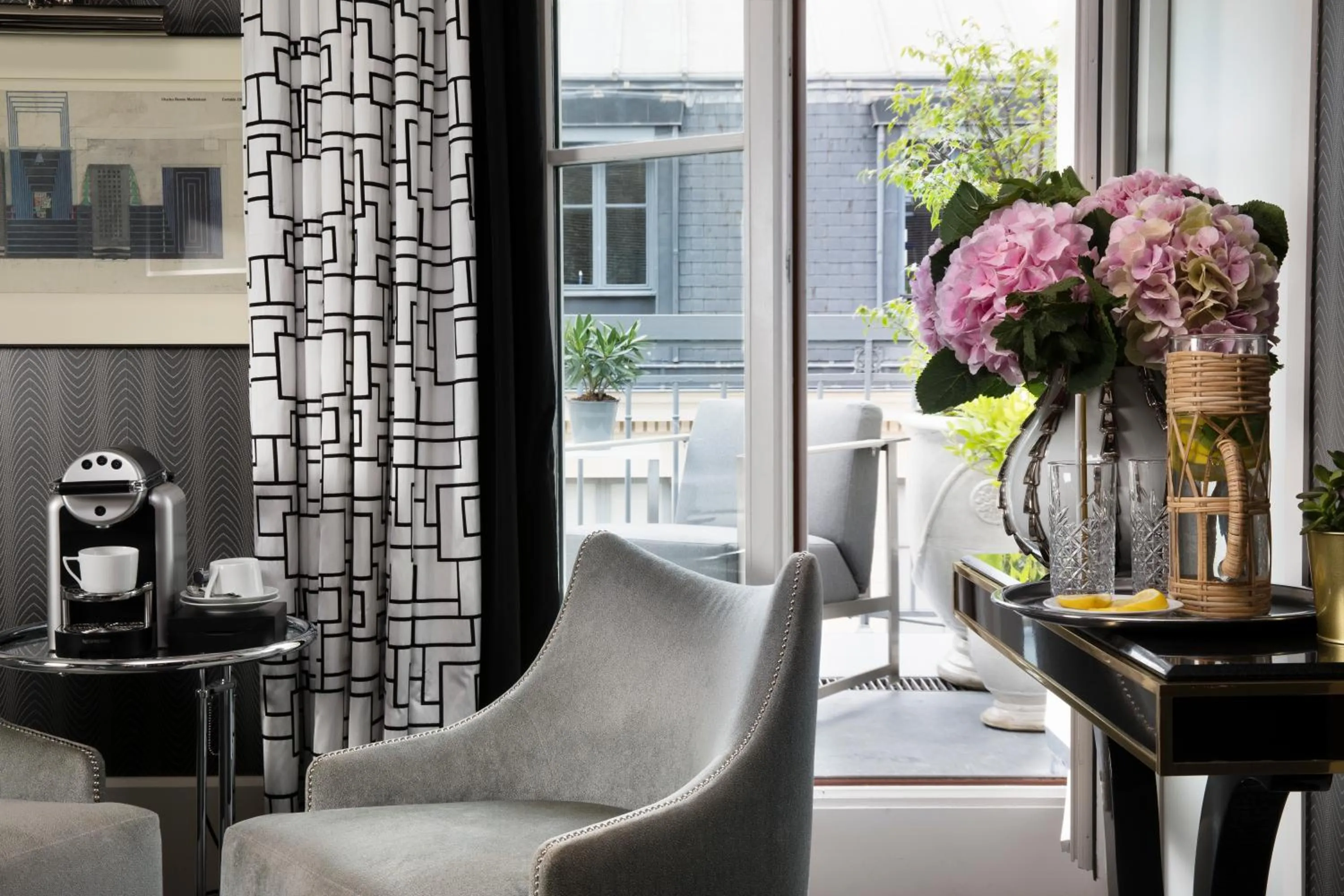 Property building in Hôtel Baume