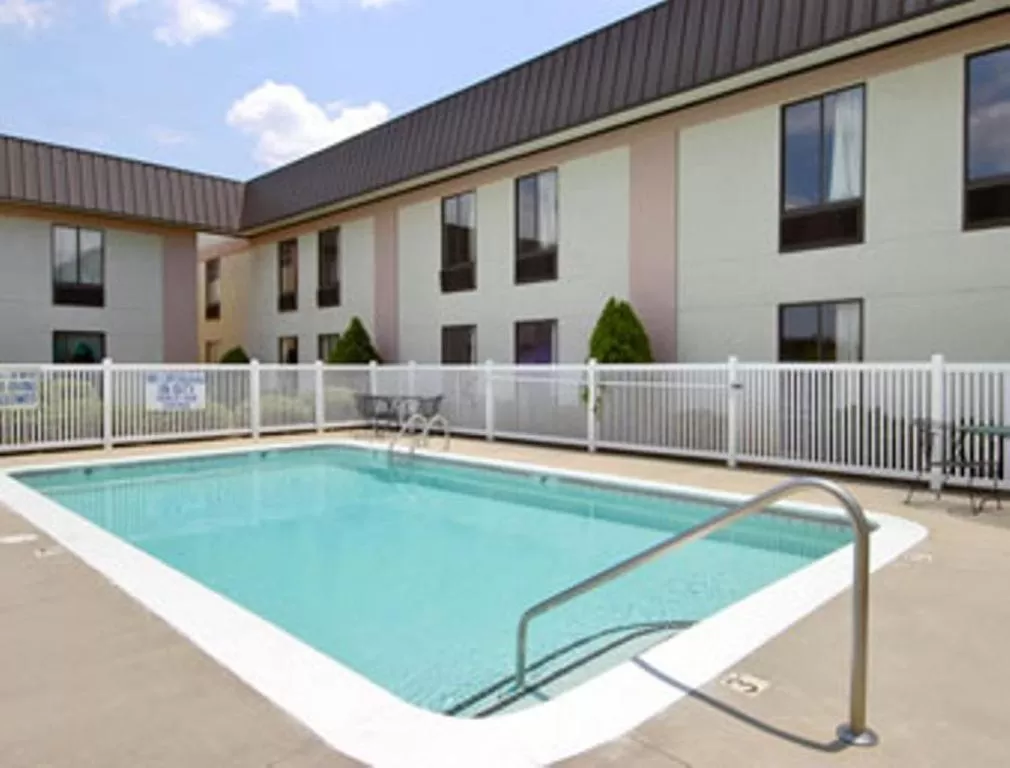 Day in Ramada Limited - Columbia