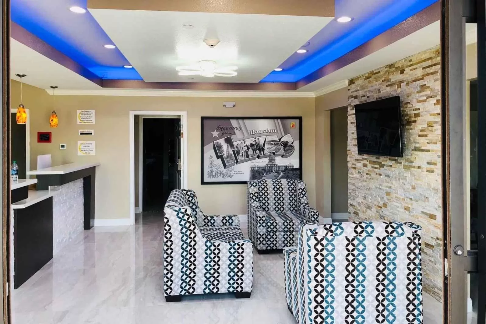 Communal lounge/ TV room in Super 8 by Wyndham Houston Northwest Cypress