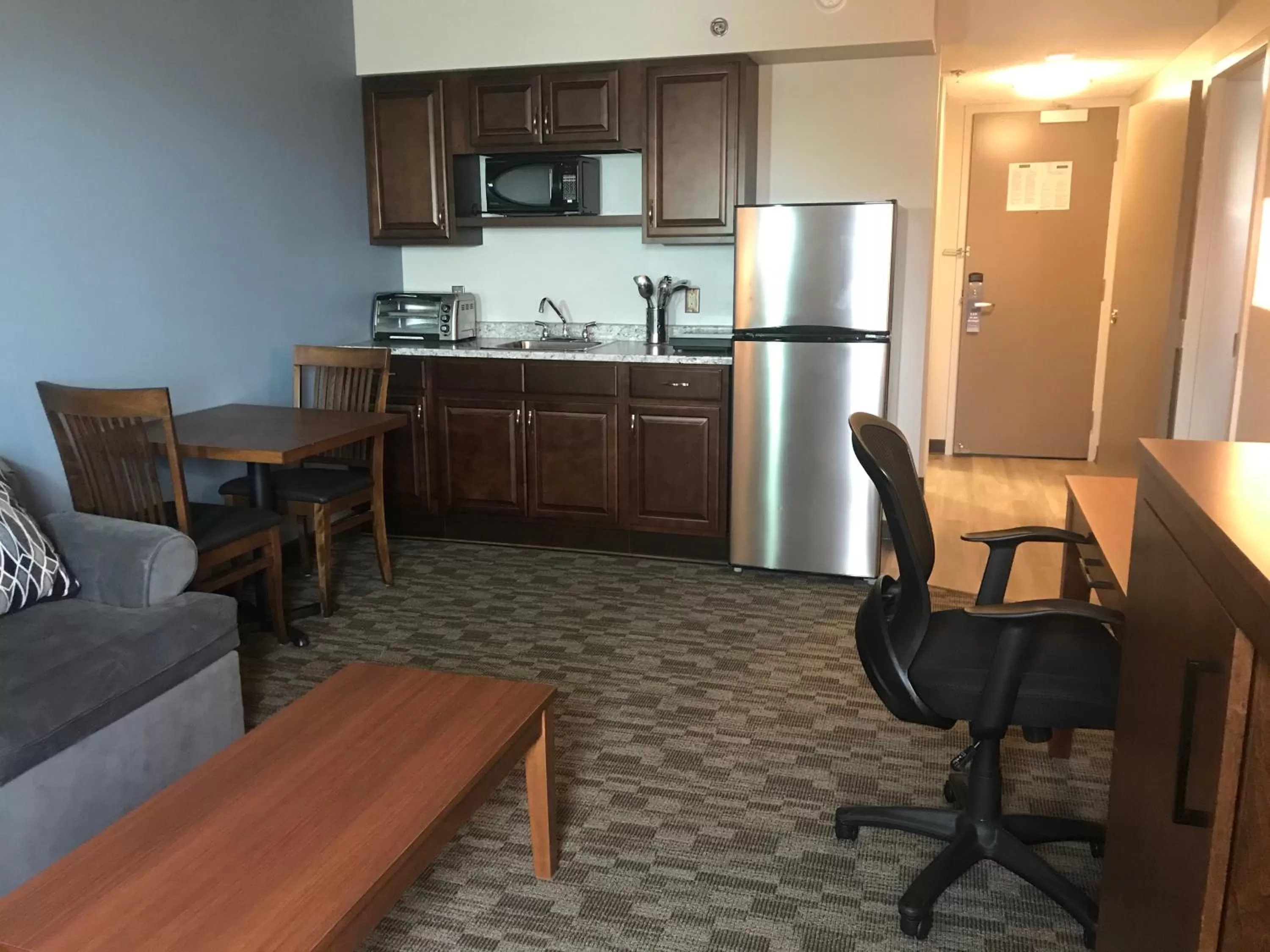 Kitchen or kitchenette in Travelodge by Wyndham Sydney